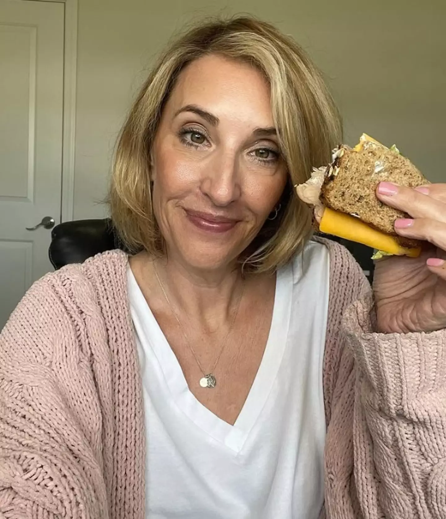 Veronica introducing her Instagram post (@veronicajvalli/Instagram)