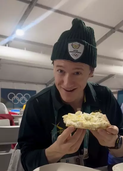 Athletes like Matt Smith can apparently sample pizza for breakfast (Instagram/@mattcsmith_)