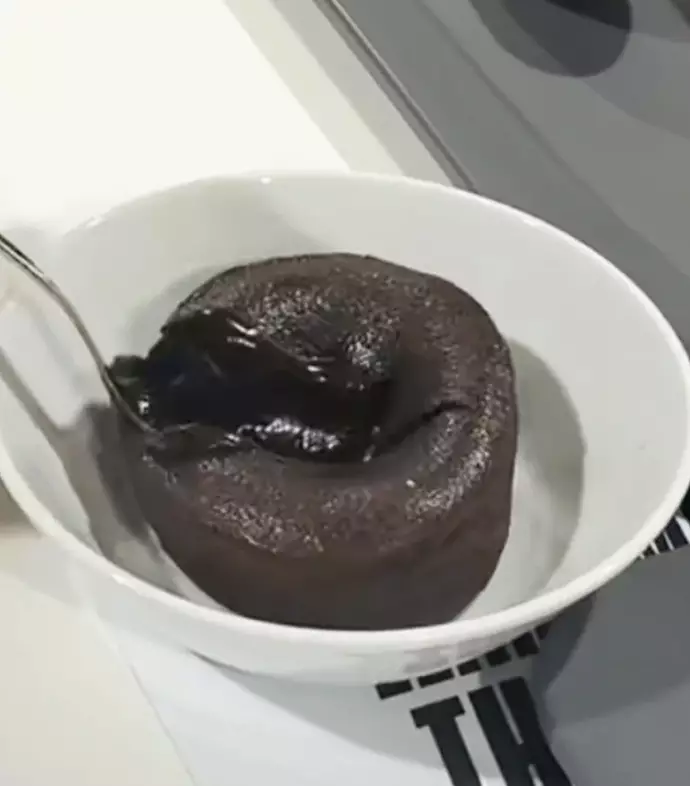 The chocolate lava cake has been described as the equivalent to the viral Paris Games chocolate muffin (TikTok/@courtneysarault)