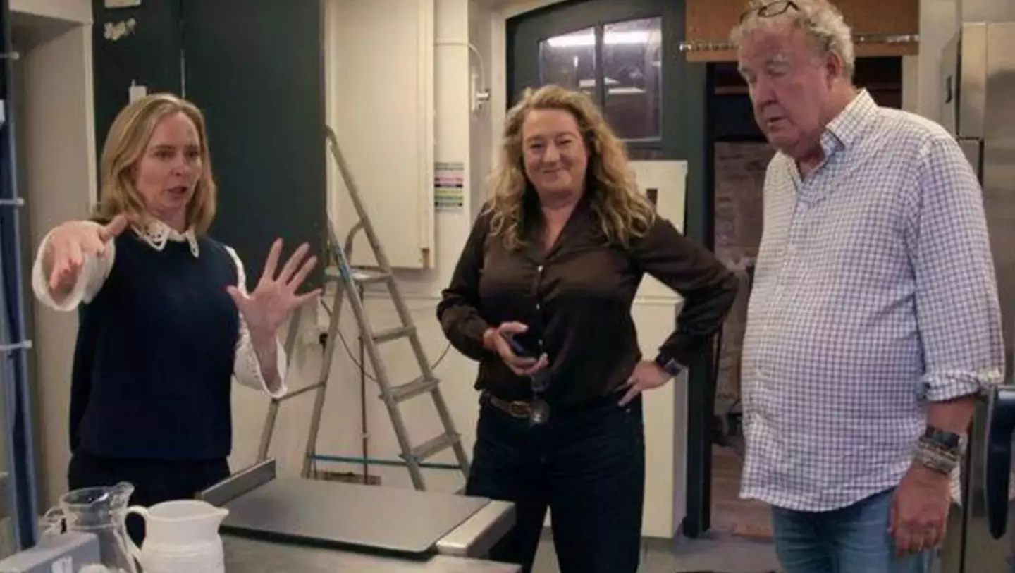 Rachel and Sue Hawkins discussing plans with Jeremy Clarkson (Amazon Prime)