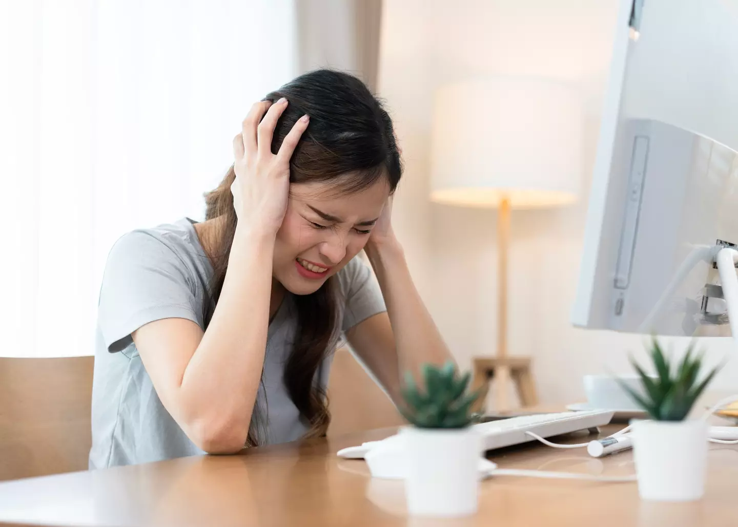 Migraines can completely ruin your day (Tfilm/Getty Images)