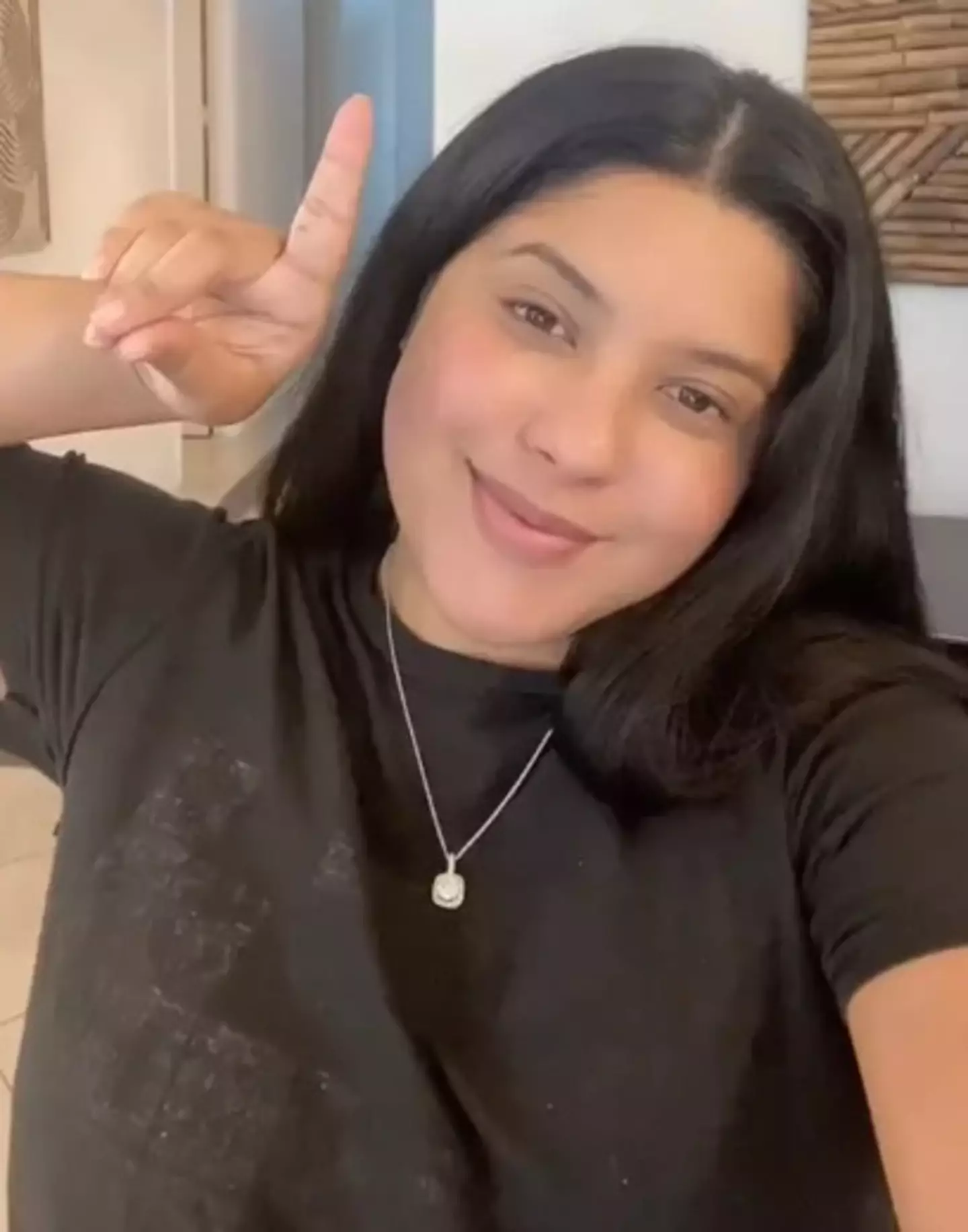 Diana Cruz - @deetakesovercleaning via TikTok