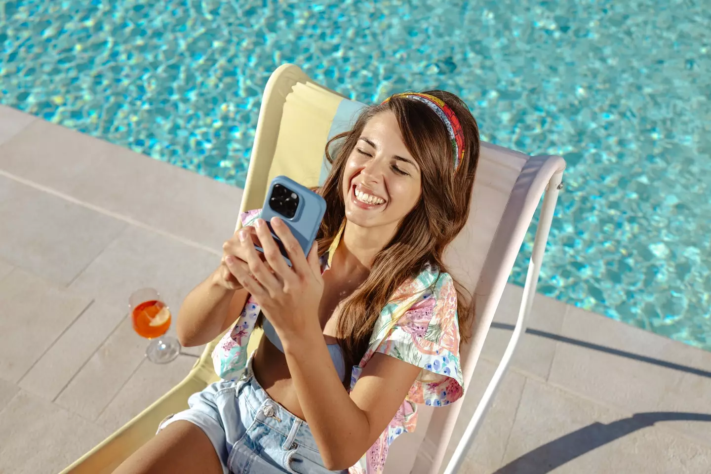 Do mobile phones belong on holiday? One passenger didn't think so. (blackCAT/Getty Images)