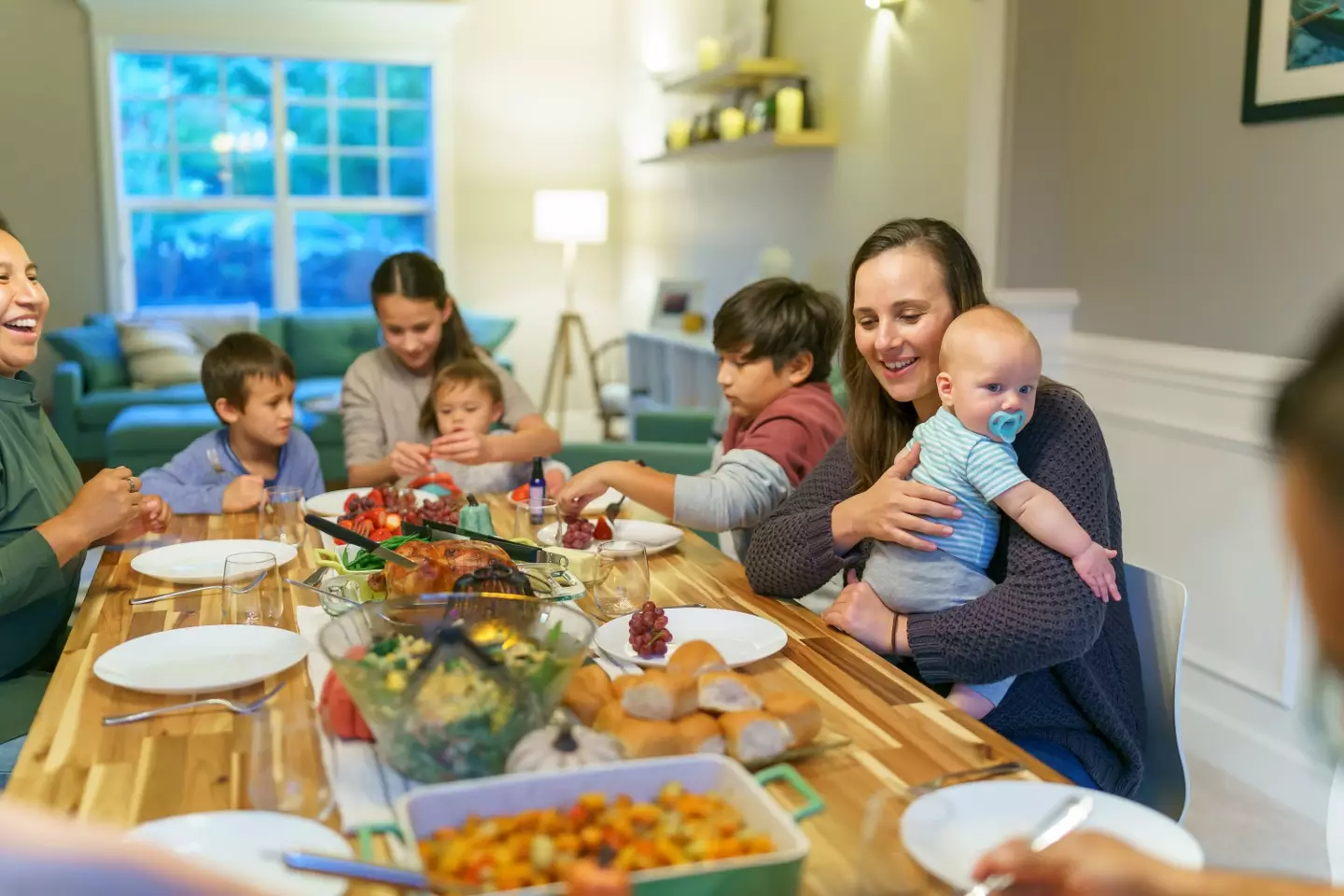Eating together can be a powerful tool (Fly View Productions/Getty Images)