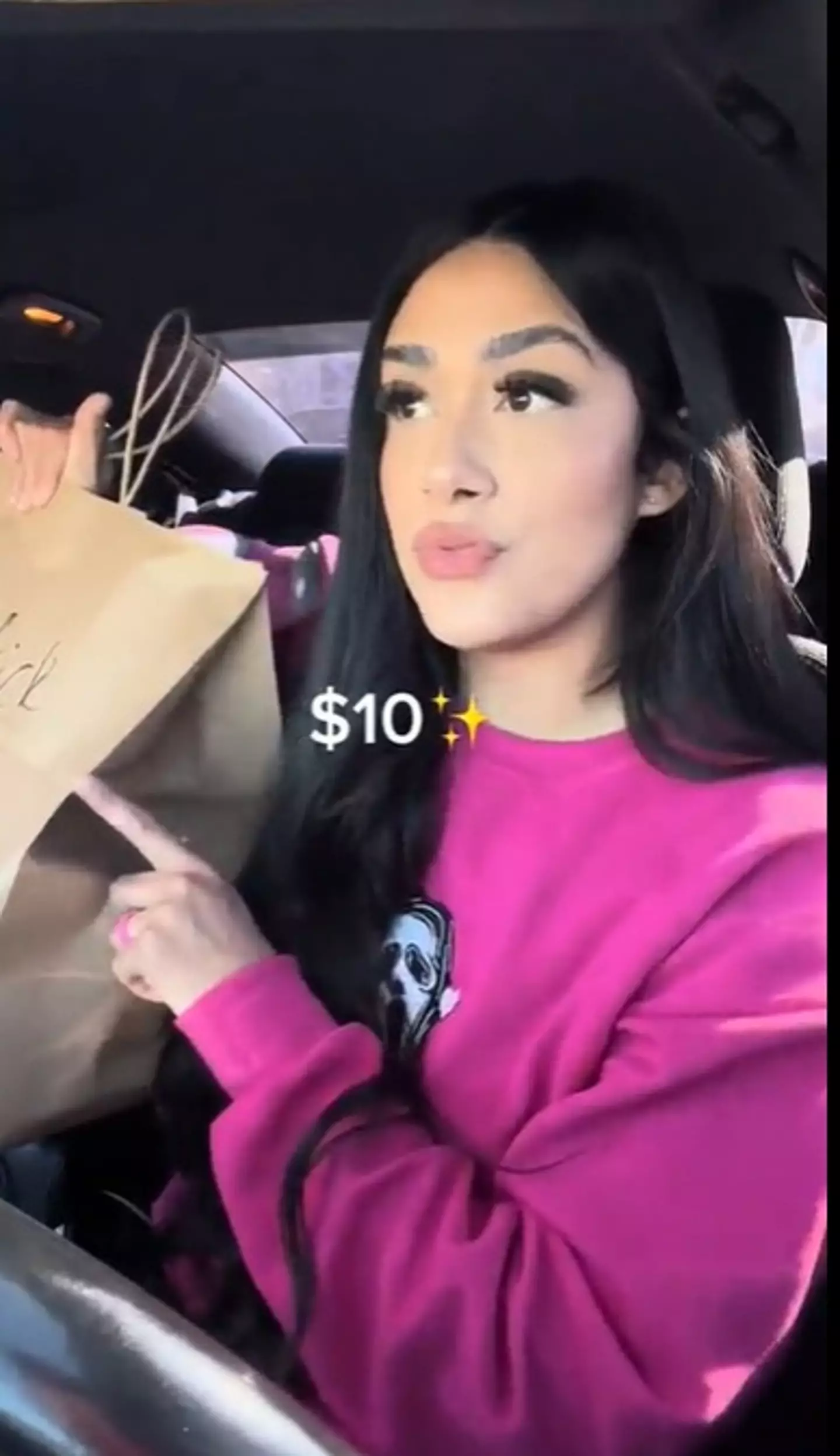 Karyna on her Uber Eats shift - @karynadiazz via TikTok