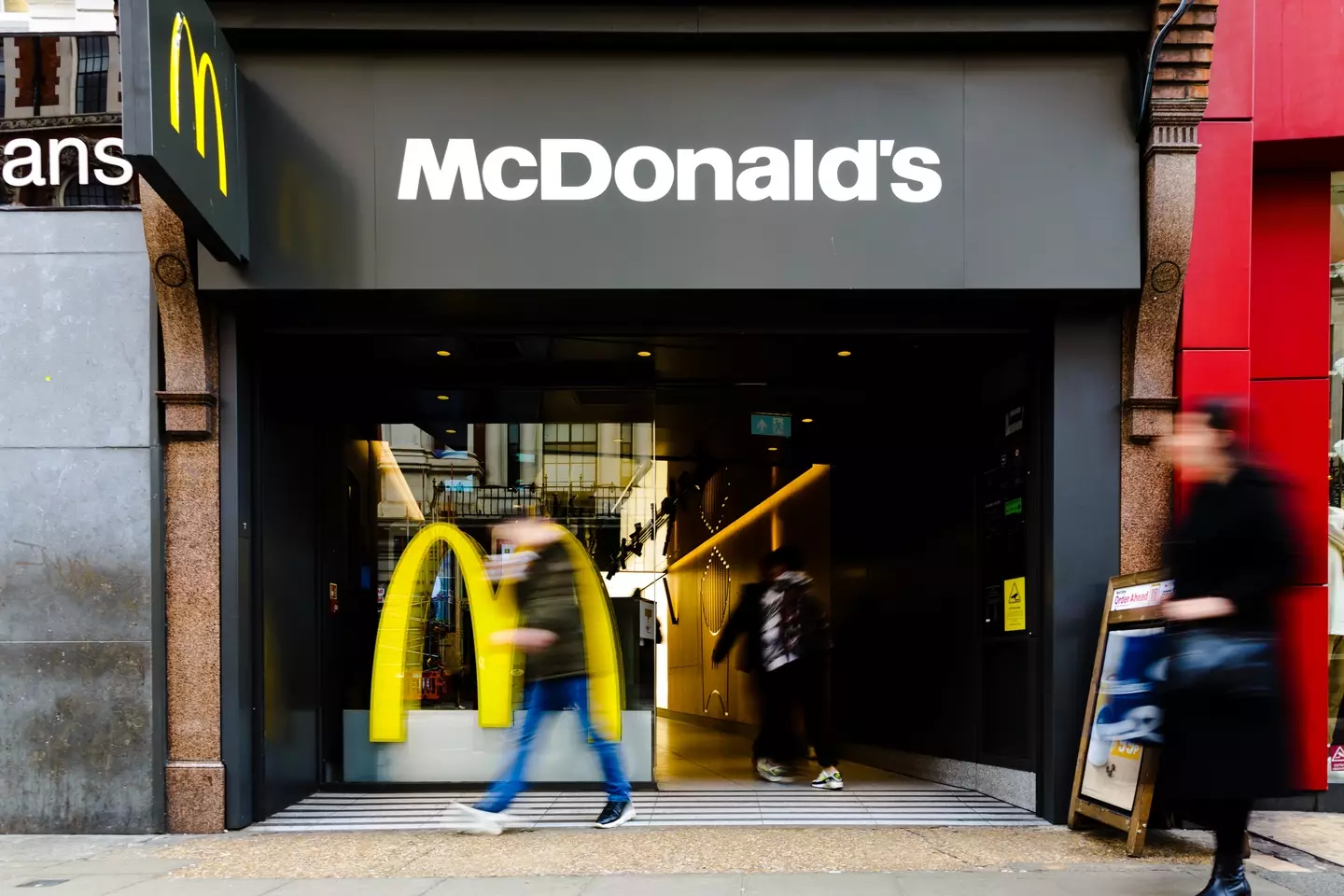 You may not even need to go into the restaurant to order (coldsnowstorm/Getty)
