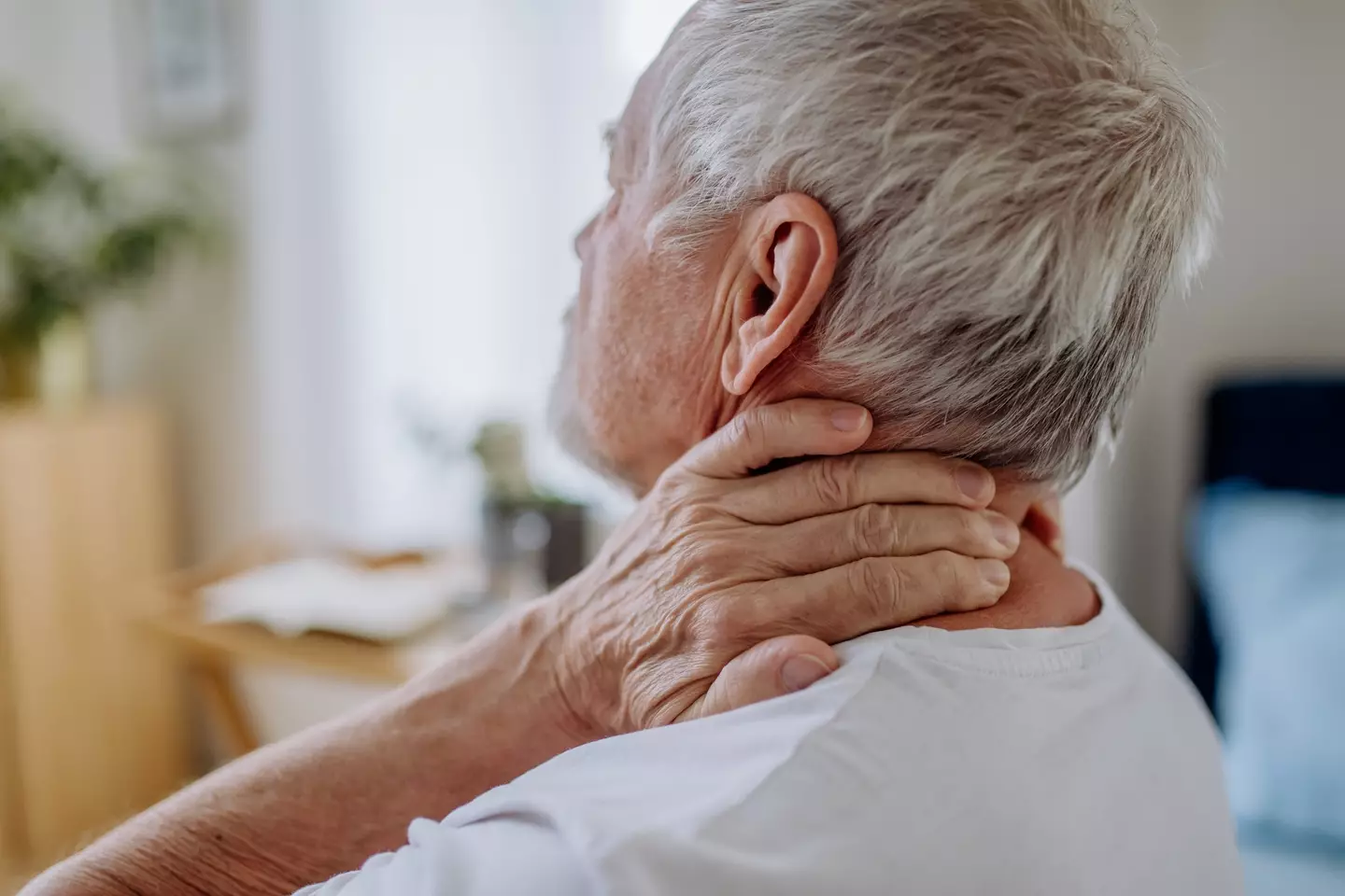 Muscle weakness and aches can be early signs of vitamin D deficiency (Halfpoint Images/Getty Images)