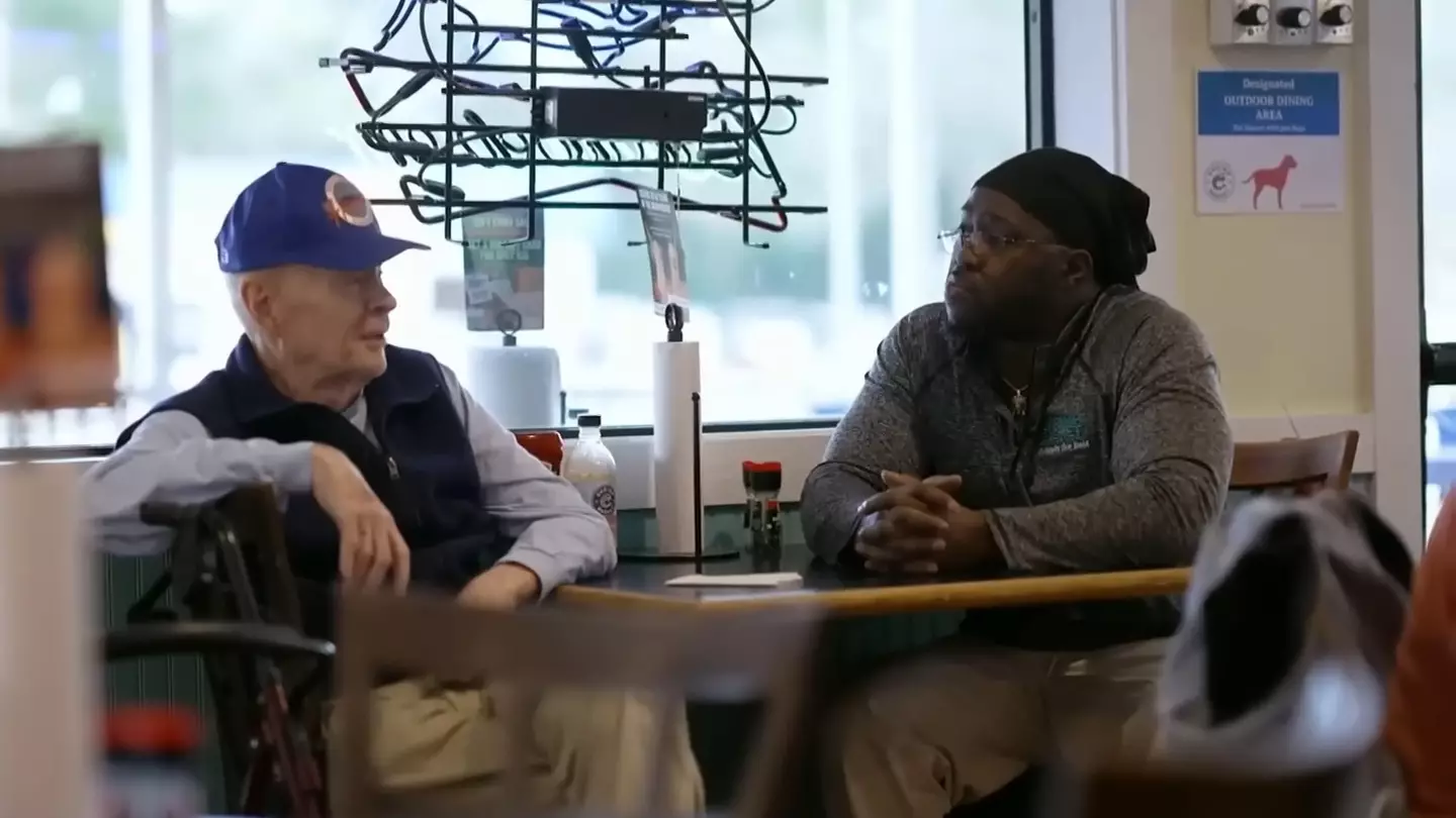 An act of heroism turned customer & staff member into best friends (CBS Evening News/YouTube)
