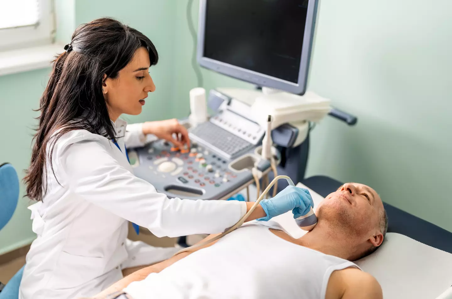 Hyperthyroidism can cause chronic coldness (Getty Stock Images)