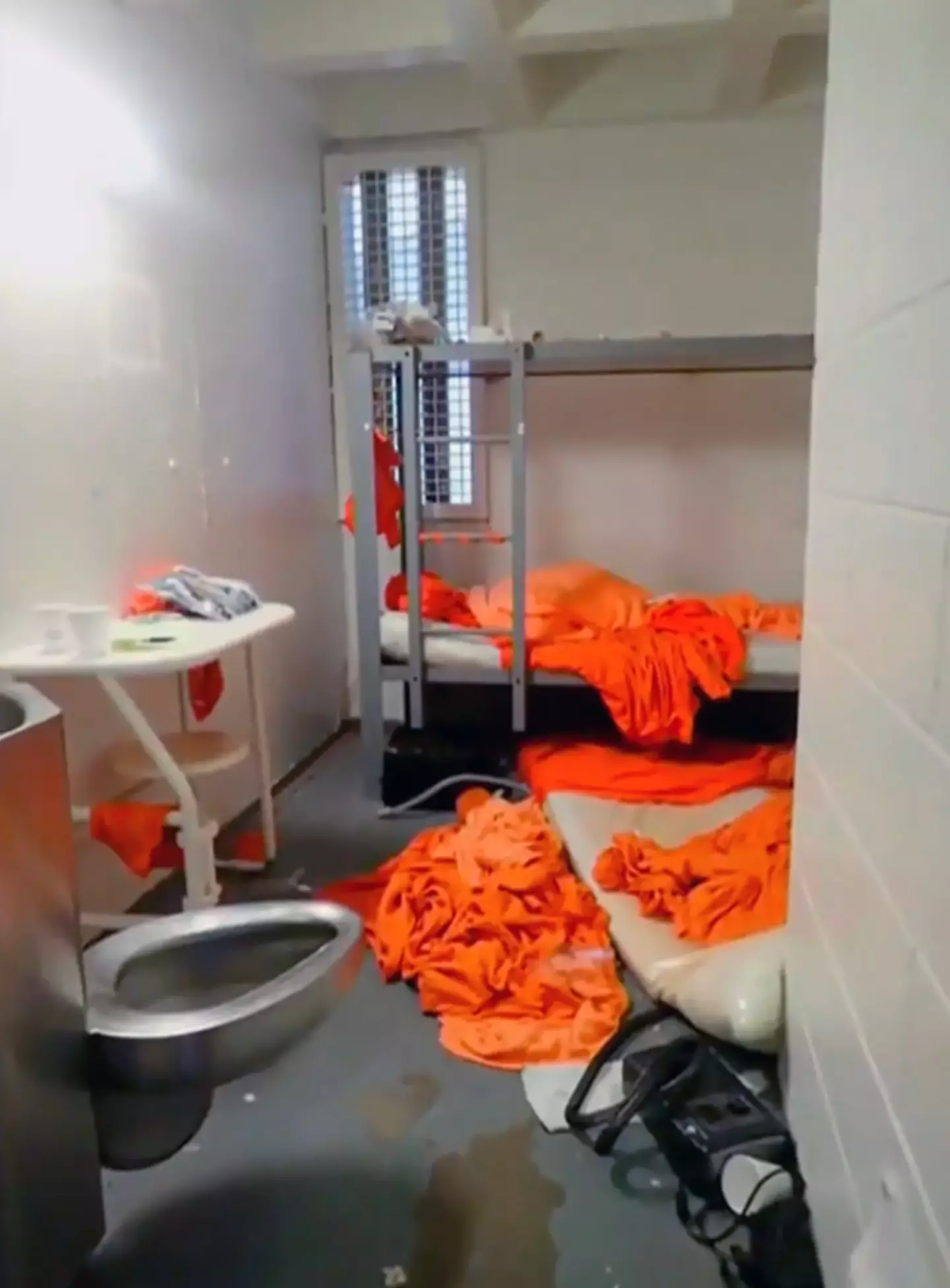 The original footage appeared to cut out a whole minute (CBS 60 Minutes)