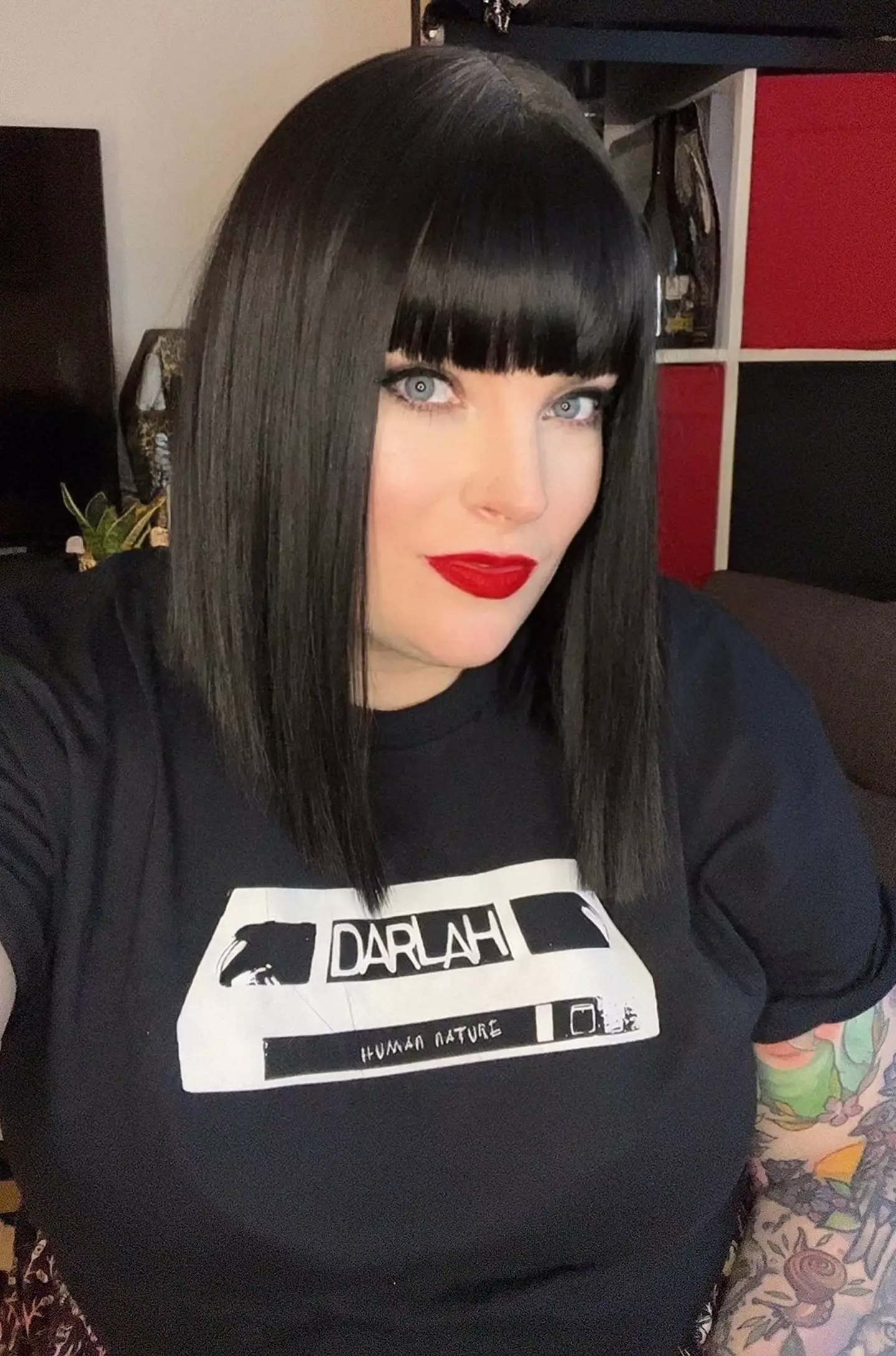 Jen took to wearing wigs to conceal her hair loss (Jen Thomas)