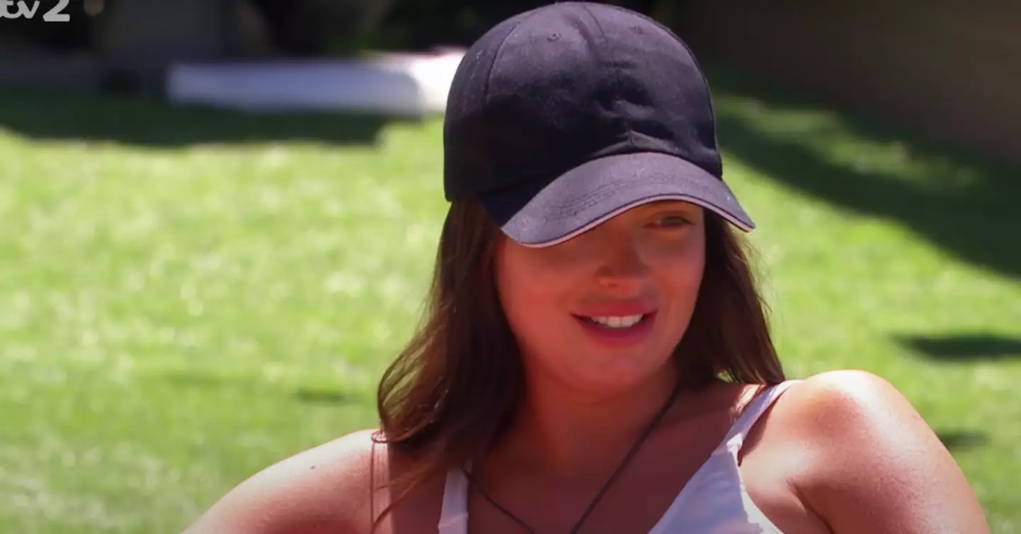 Before the show, Maura had been in a nine year relationship. (