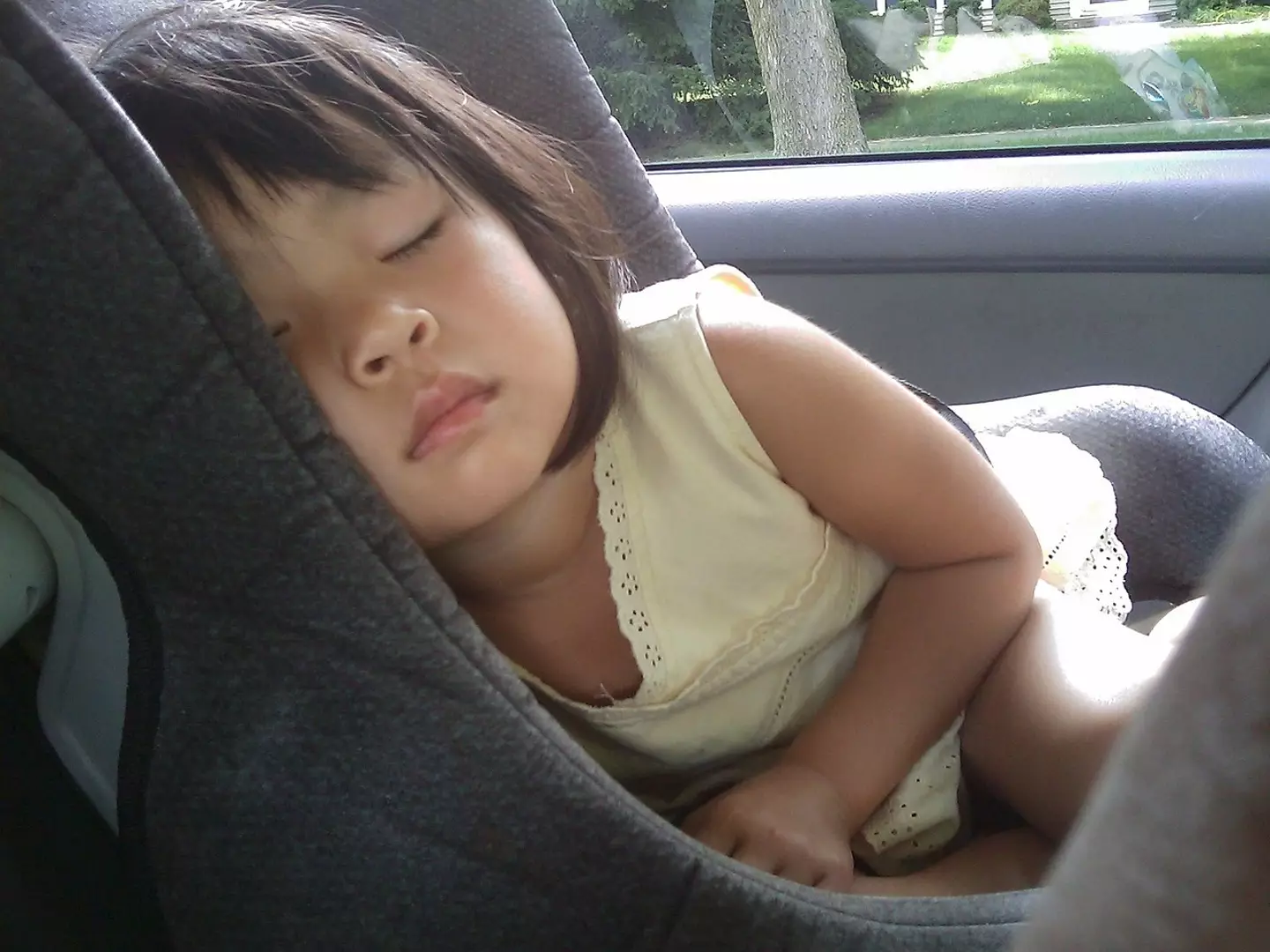 If the kids are sleeping, can you leave them in the car?