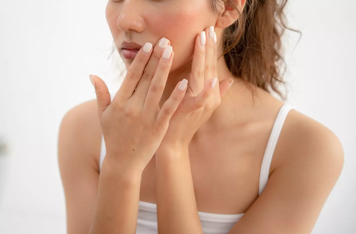 'Cortisol face' is the latest health trend sweeping across TikTok. (Nuttawan Jayawan / Getty Images)