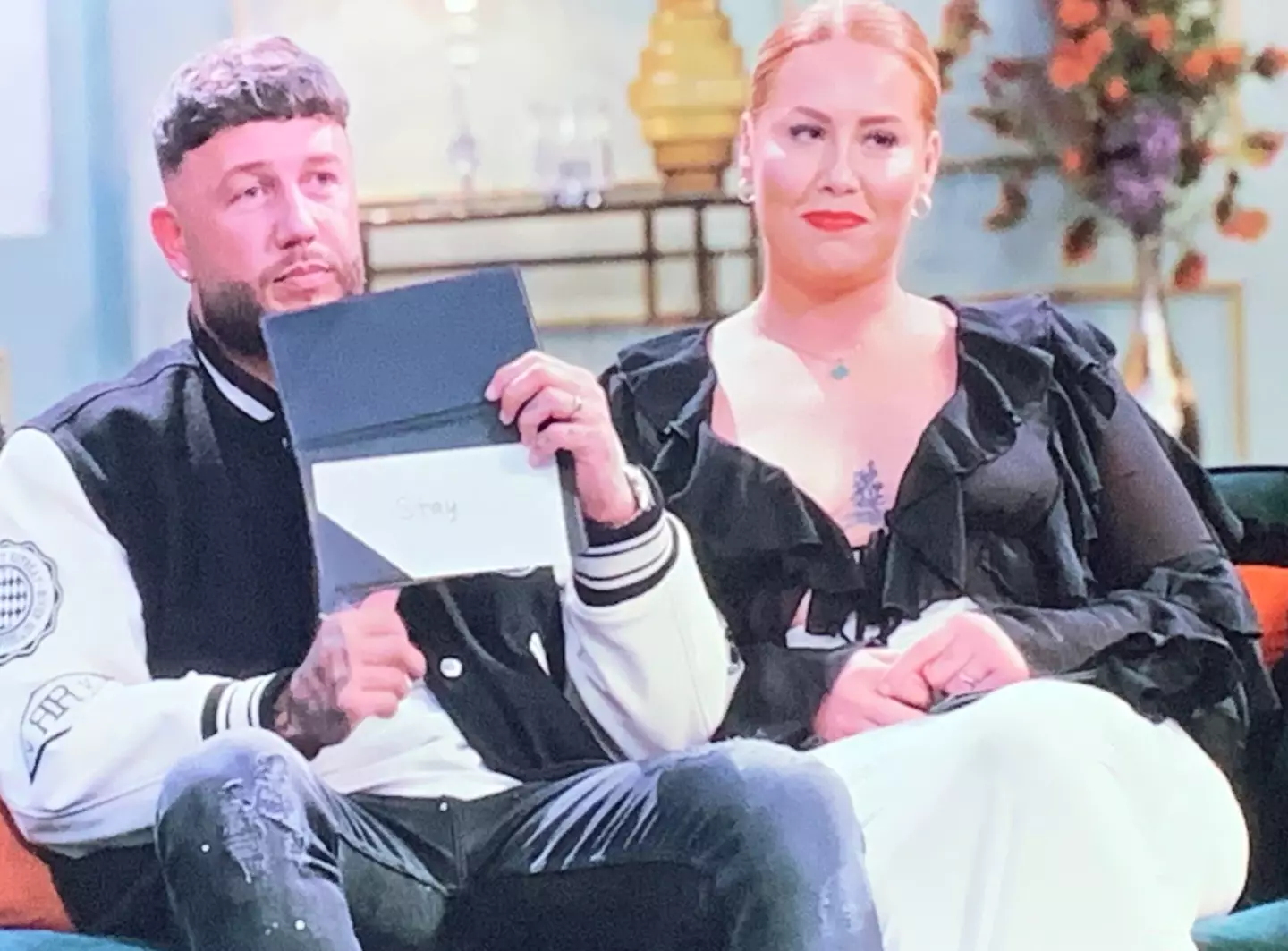 The couple decided to stay during last night's commitment ceremony (E4)