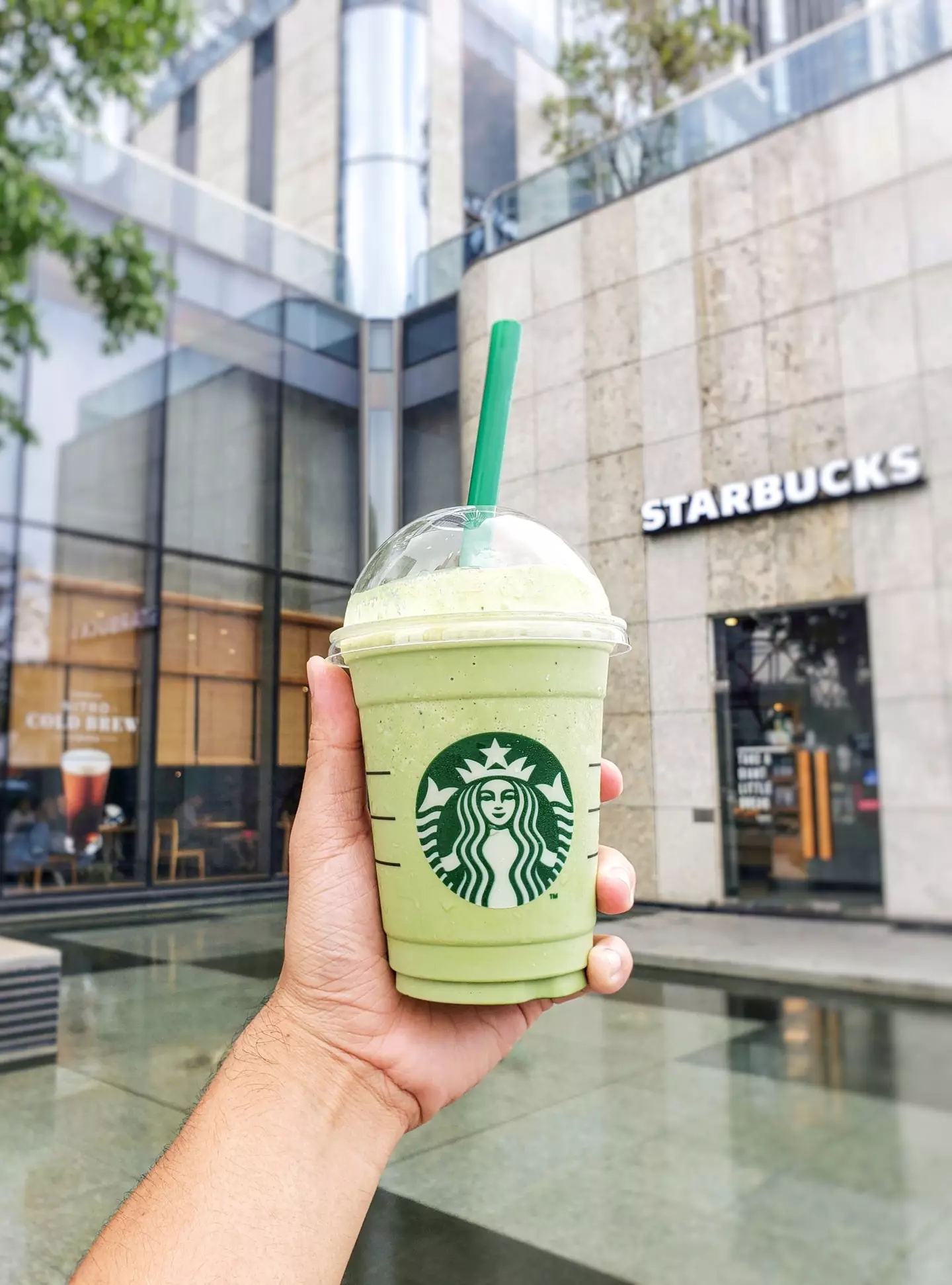 People are just discovering that Starbucks had an original NSFW logo - and we’re shook (Unsplash QUI NGUYEN).