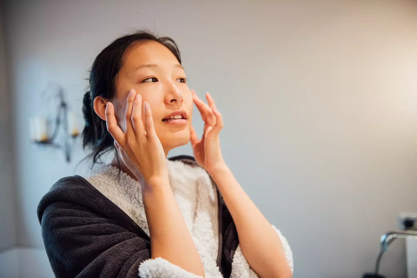 Some Reddit users reported a huge change to their facial appearance after quitting drinking. (MOAimage/Getty)