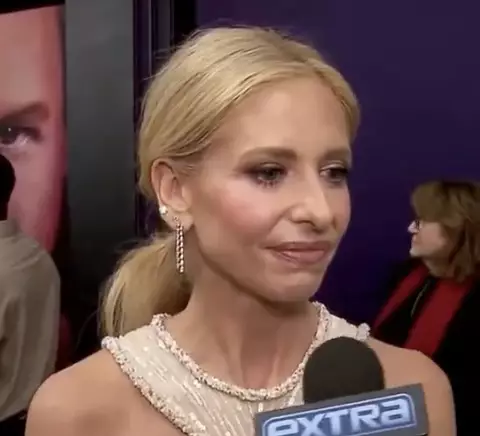 Fans have suggested there is a feud between the stars. (EXTRA)