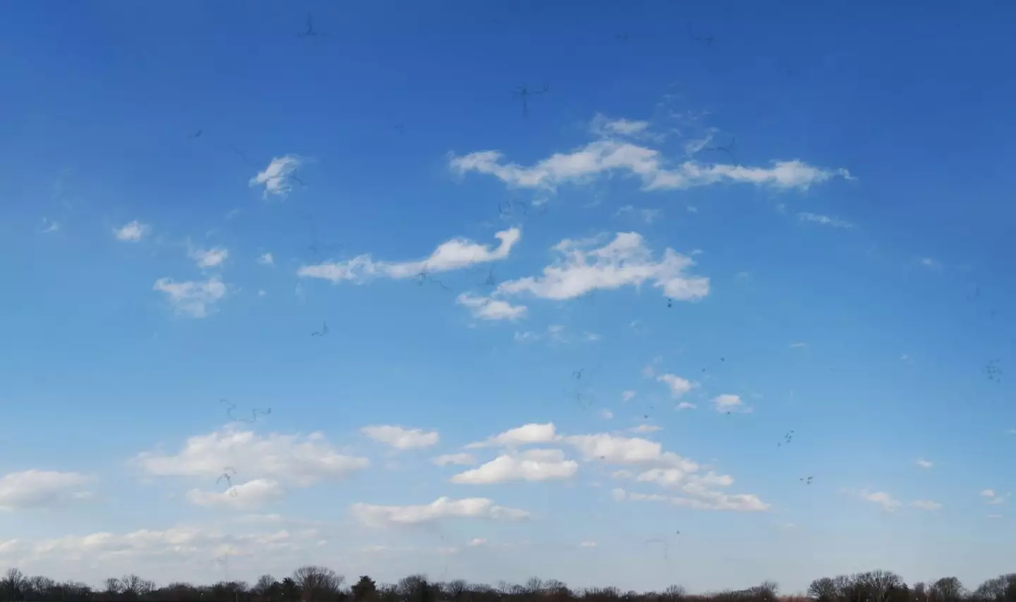 Looking at blue skies can worsen eye floaters (Getty stock image)