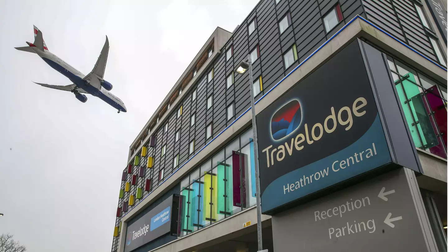 People Are Just Finding Out What The Travelodge Sign Actually Is