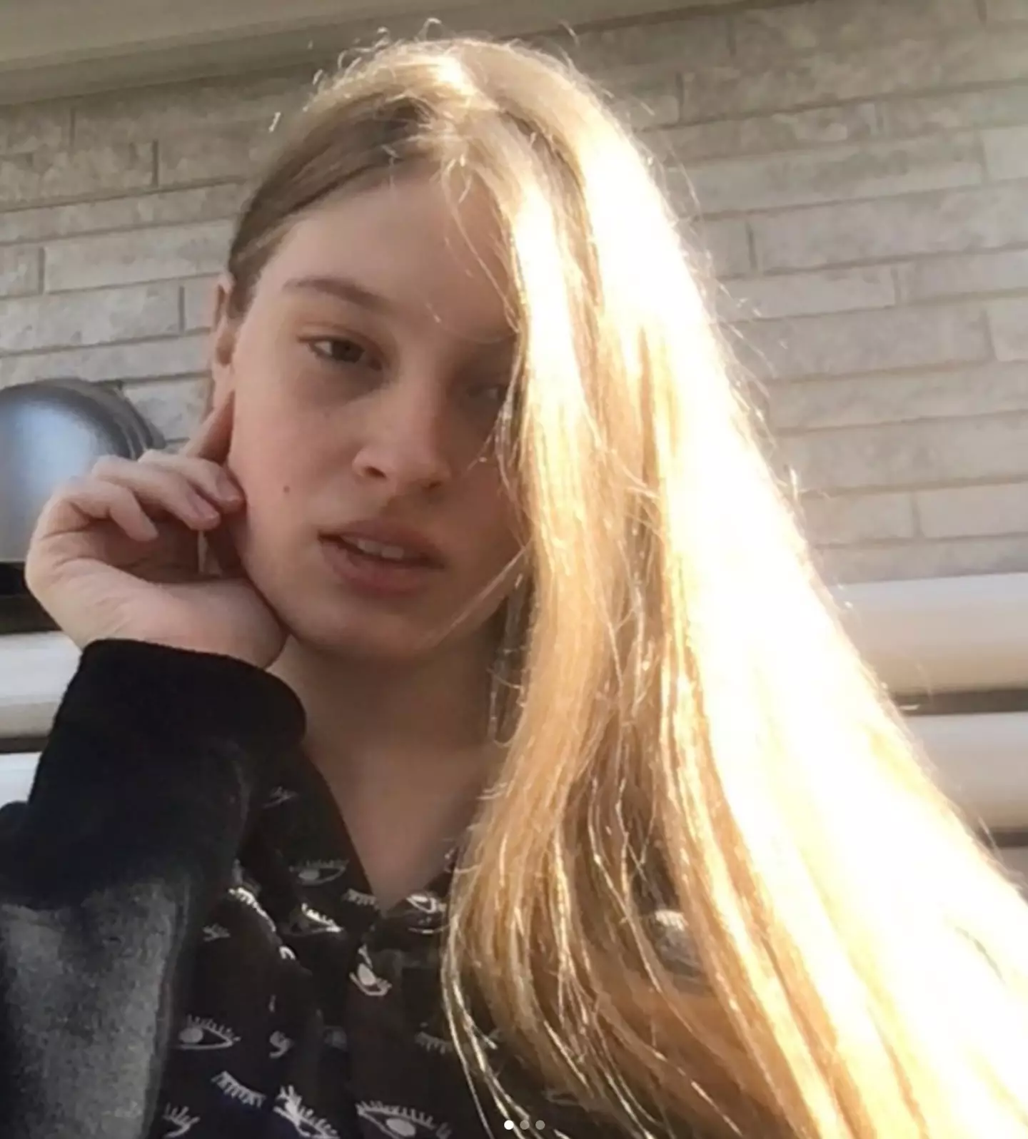 Vivian does not have a relationship with her billionaire dad. (Instagram/@vivllainous)