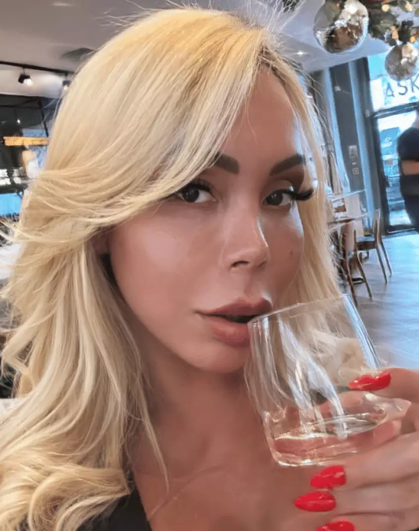 Suellen explained she had been having a relationship with a chatbot (Instagram/@suellencarey.uk)