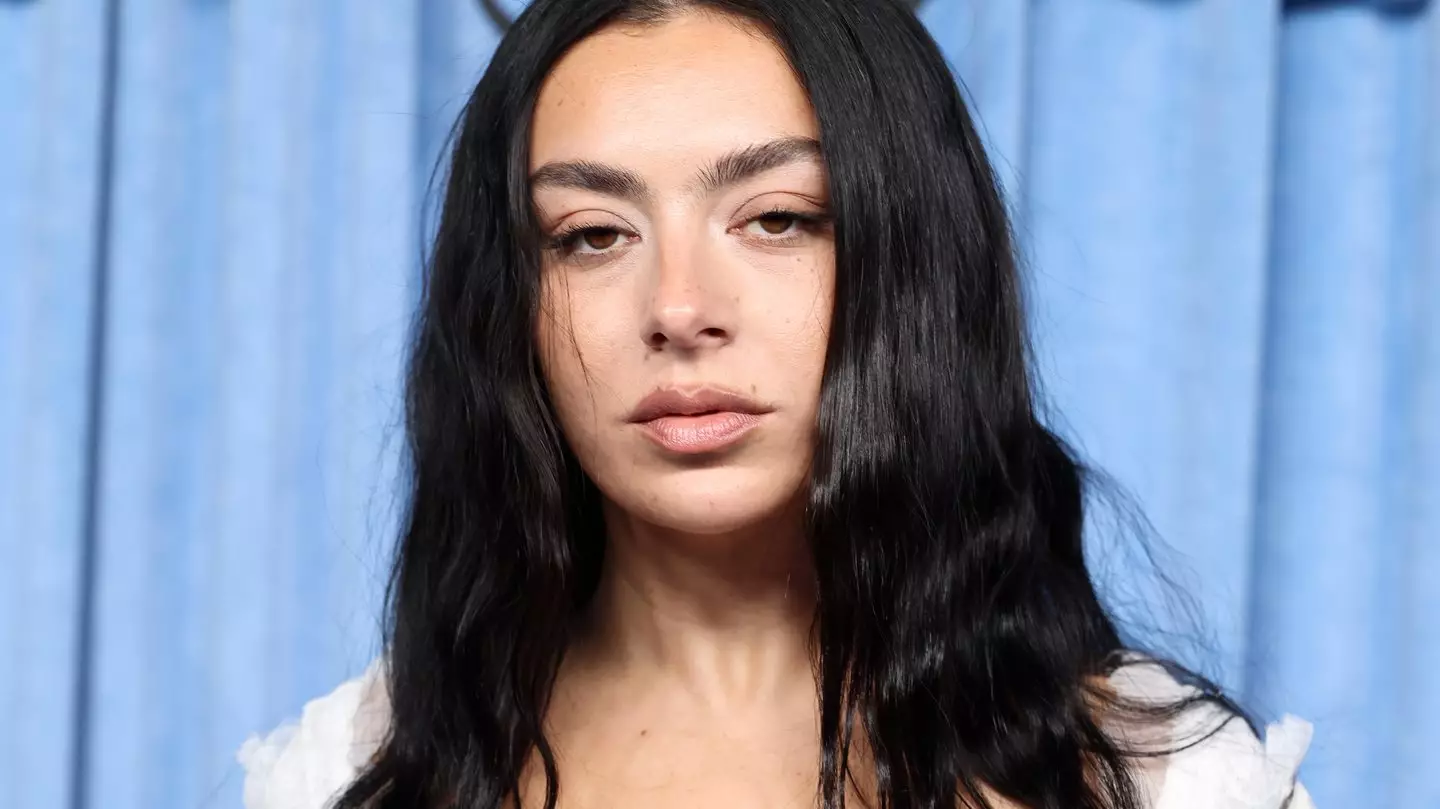 Jason Bateman awkwardly grills Charli XCX over her choice to not have kids