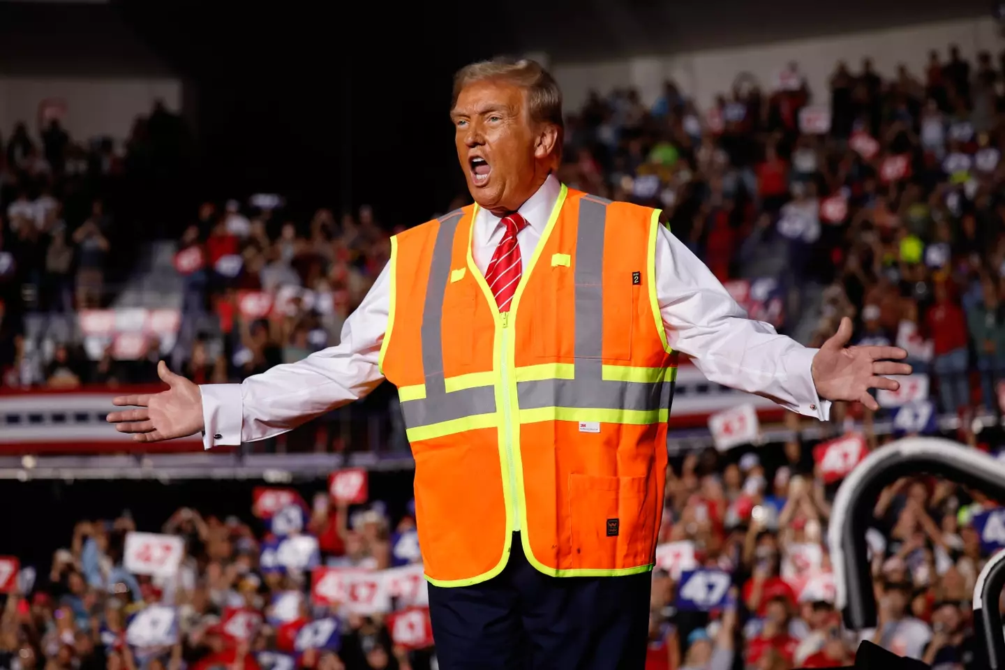 One photo editor has a theory surrounding Trump's wild tan (Chip Somodevilla/Getty Images)