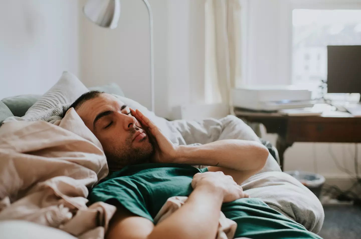The sleep hack is military approved. (Getty/Catherine Falls Commercial)