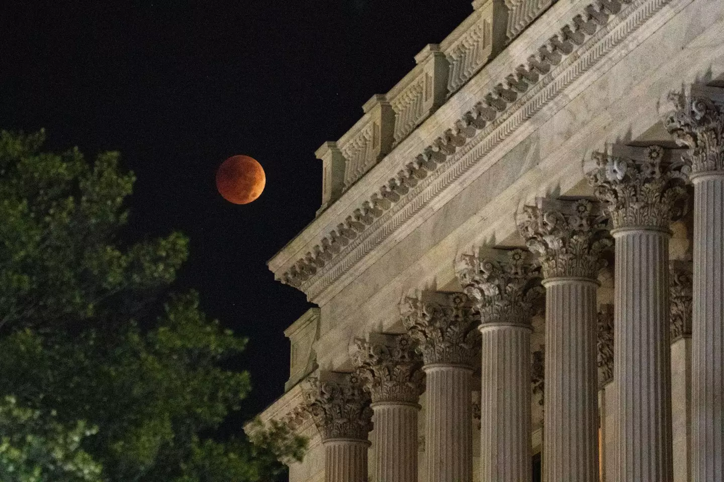 A full moon can impact the quality of sleep in a number of ways. (Kent Nishimura / Los Angeles Times via Getty Images)