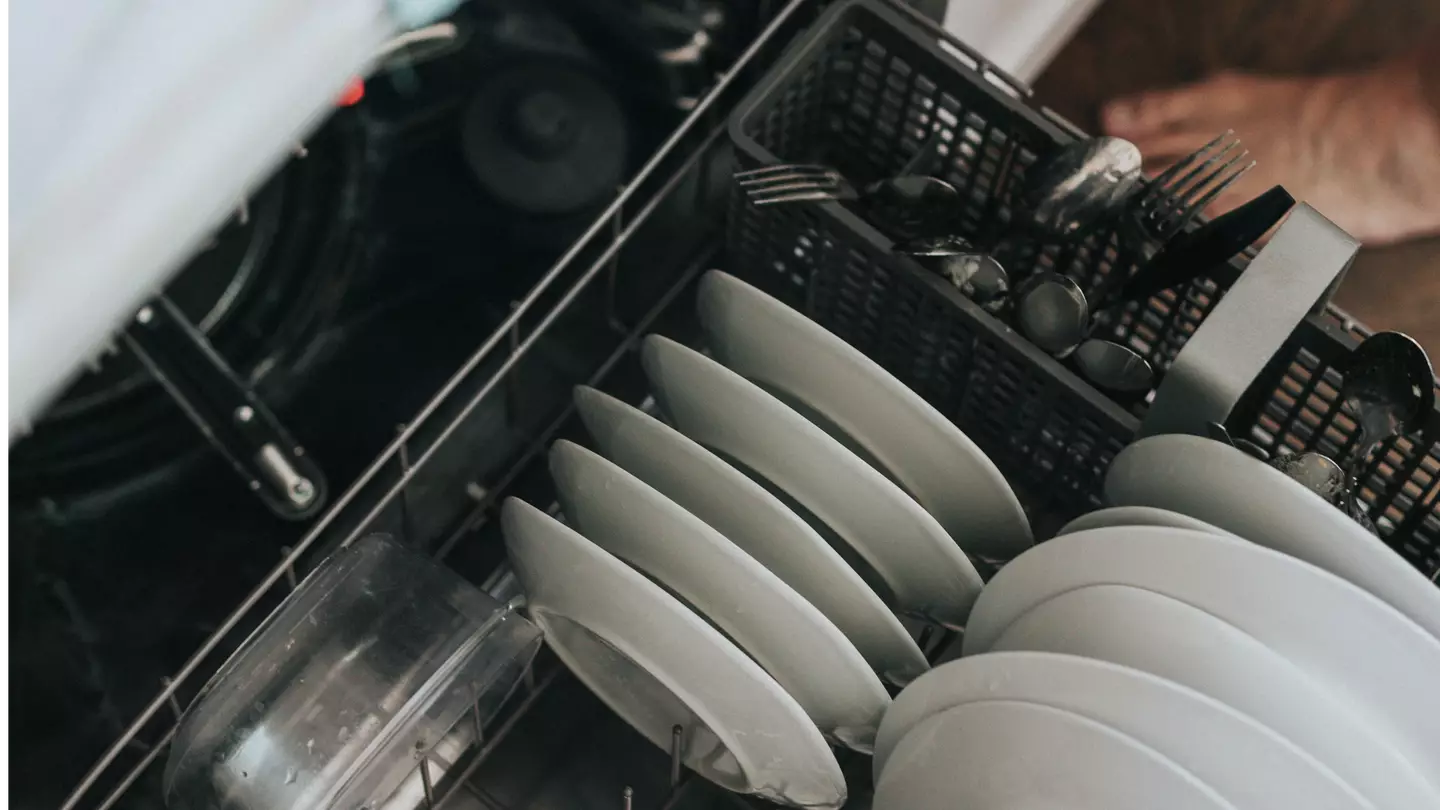 Woman's Unique Way Of Loading Dishwasher Sparks Furious Debate