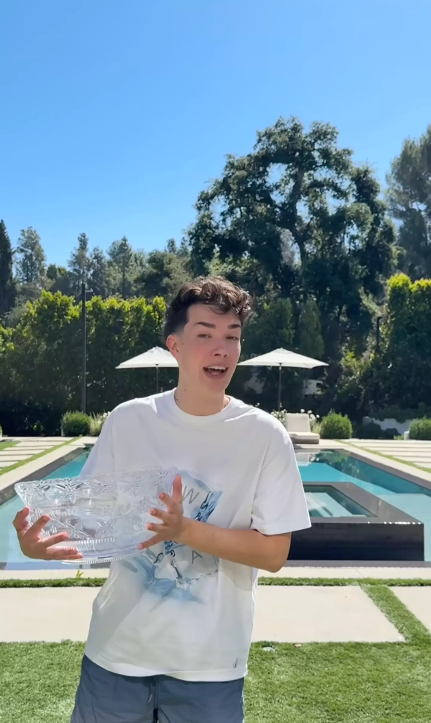 The Ice Bucket challenge is back, guys (Instagram/@jamescharles)