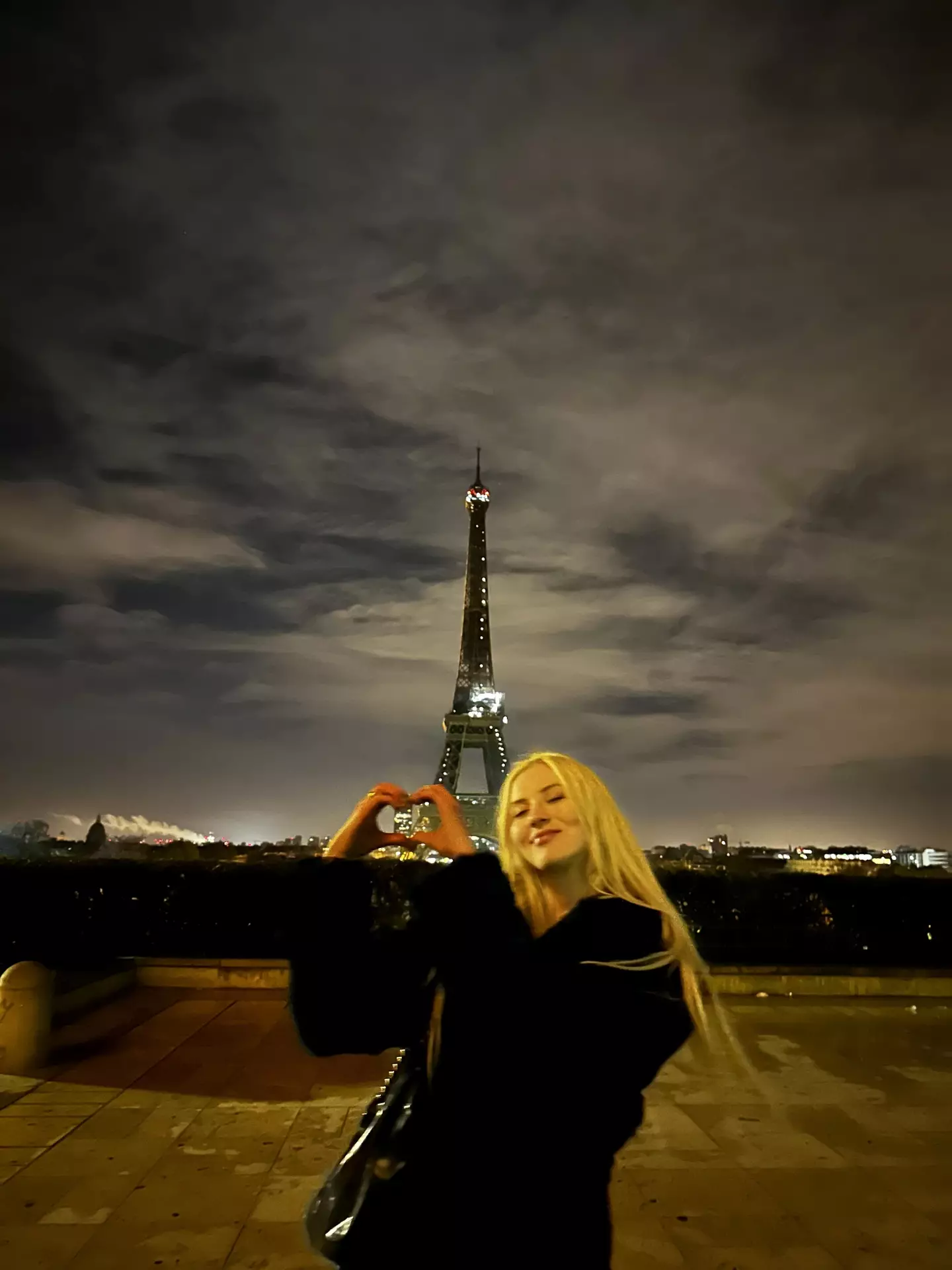 Evelina and her date wandered around the streets of Paris.