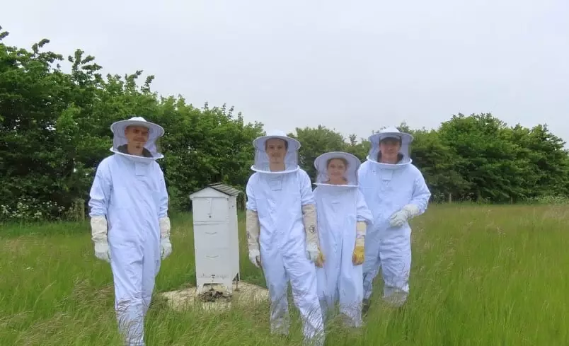 Fans think the photos are an olive branch amid the ongoing family feud (Instagram/@cruzbeckham)