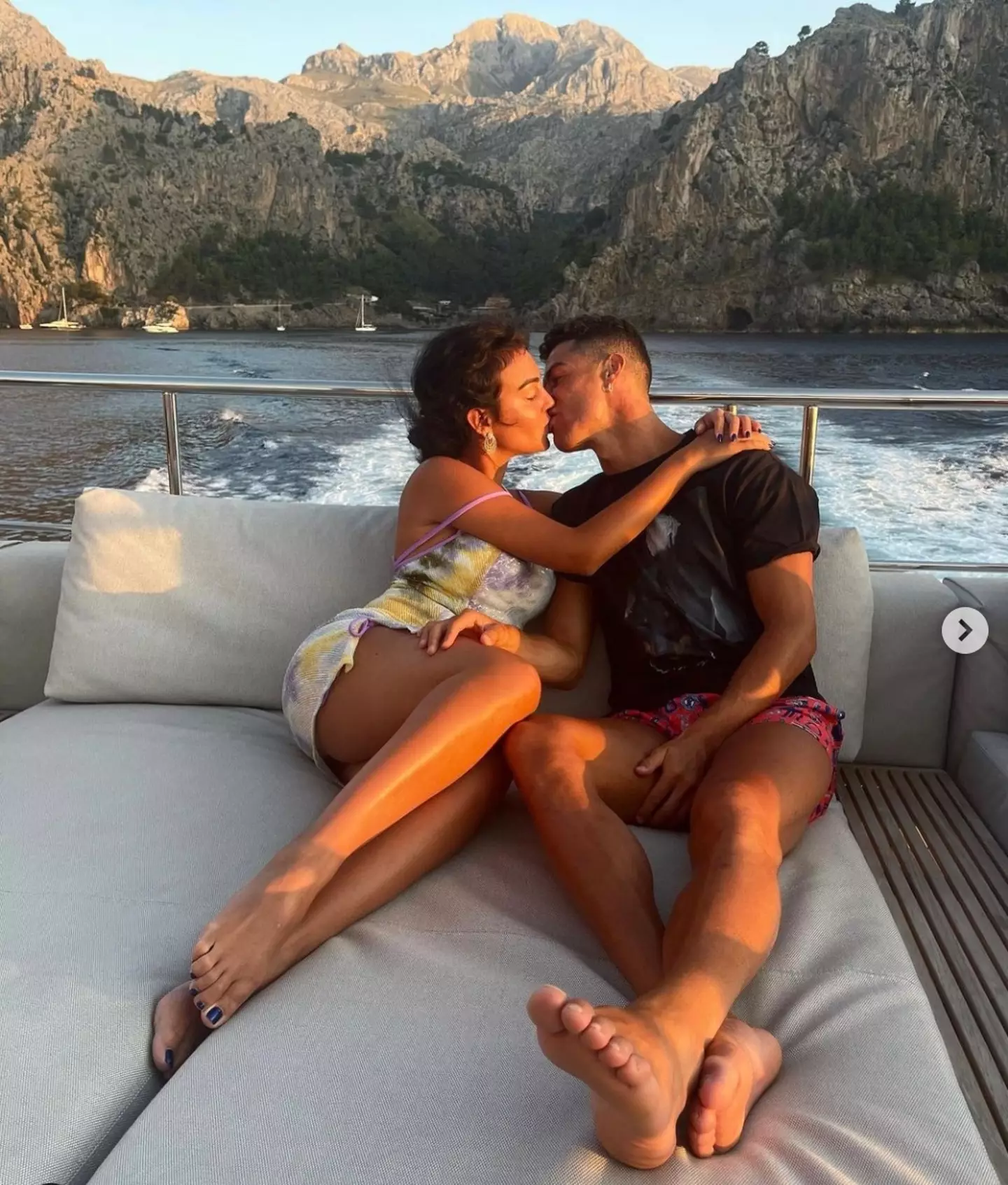 Georgina Rodriguez’s boyfriend is Portuguese professional footballer Cristiano Ronaldo (@georginagio)