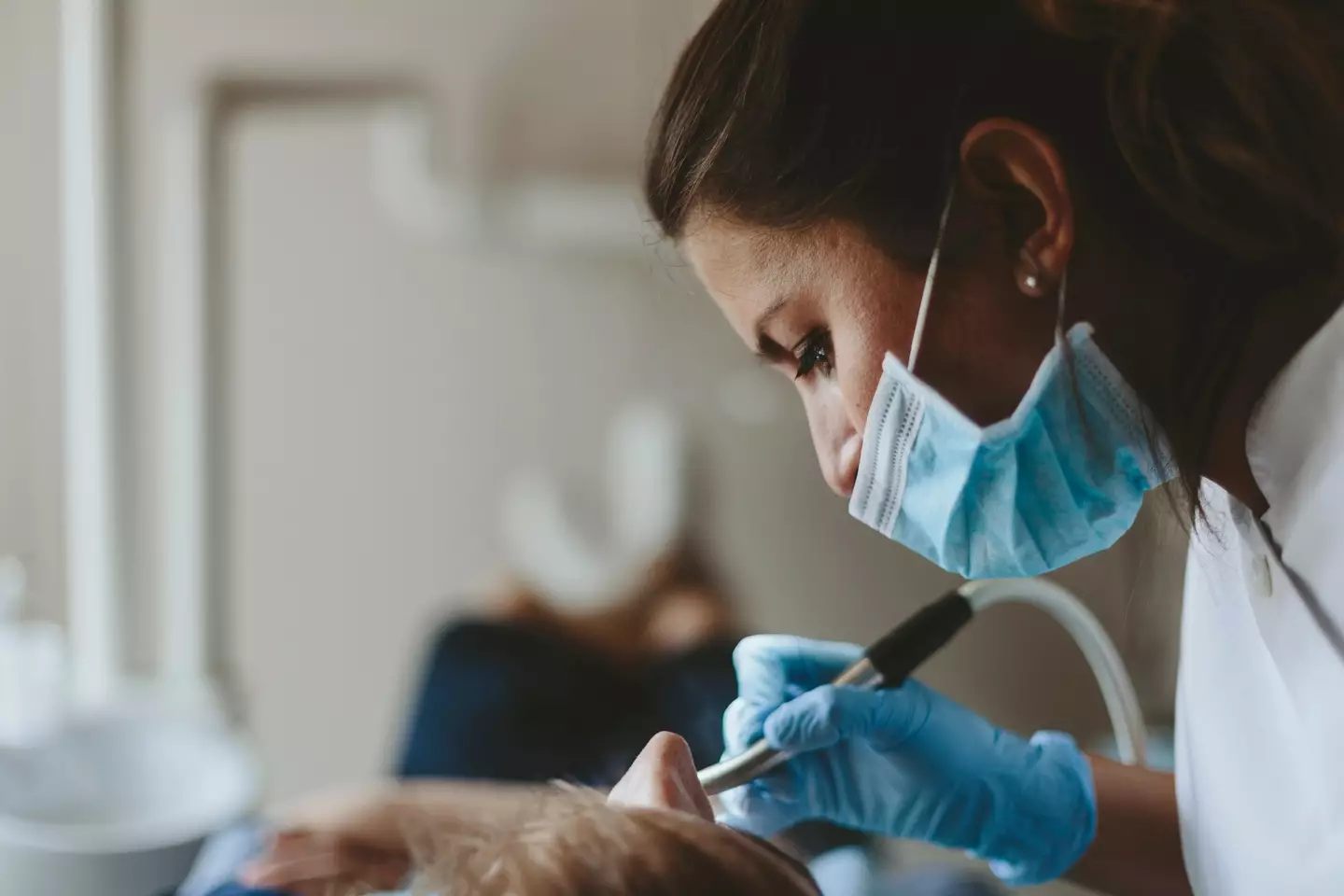Dentists reportedly notice a tall-tale sign (Getty Stock Image)