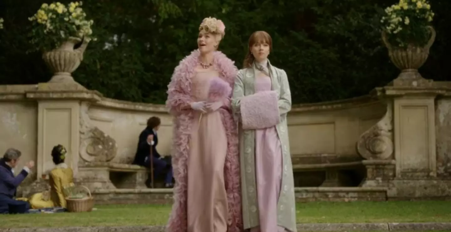 You couldn't fail to spot Eloise Bridgerton's huge cuffs in the third season, which were used for a clever reason. (Netflix)