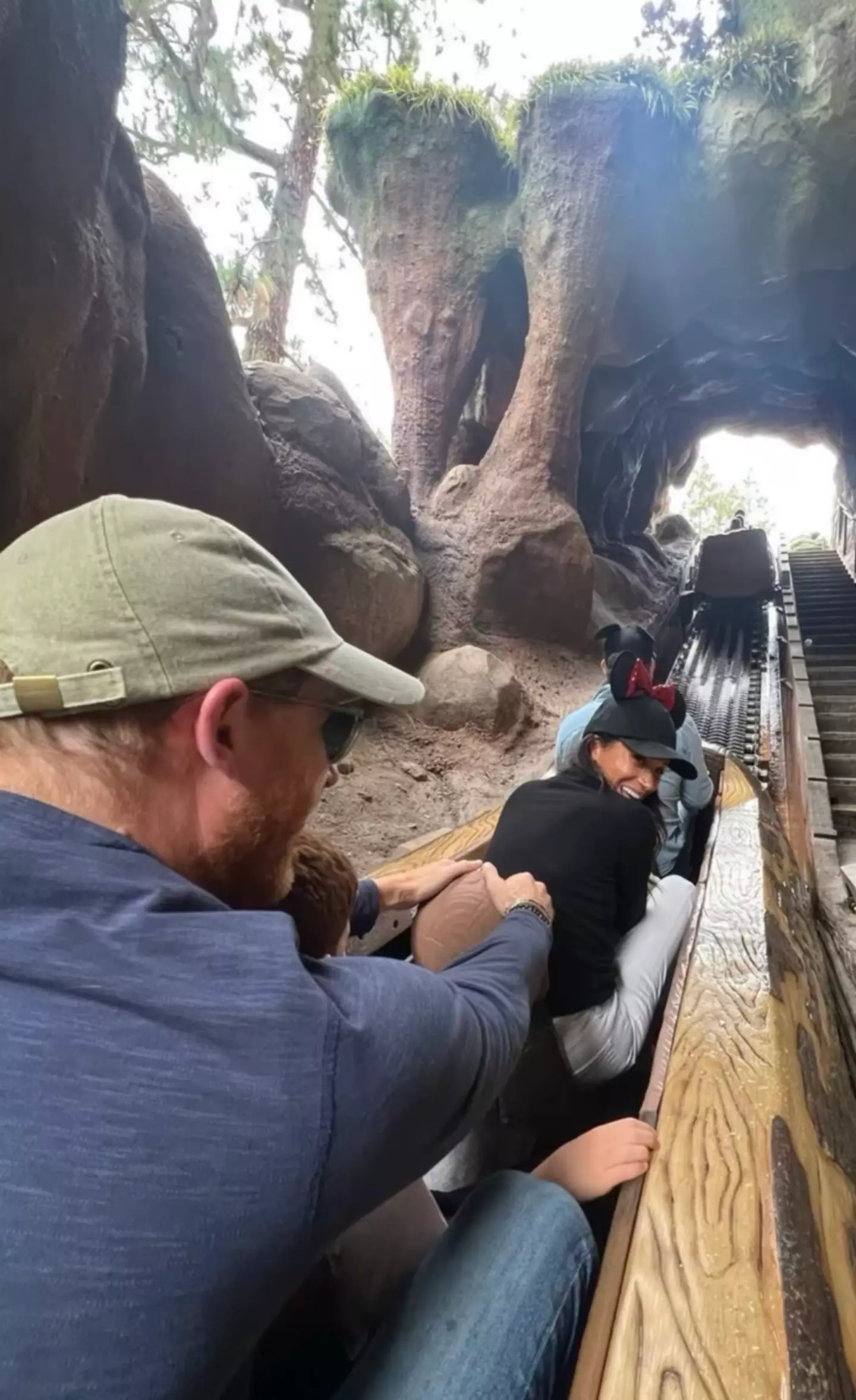 The family also took a trip up the log flume ride (Instagram/meghan)
