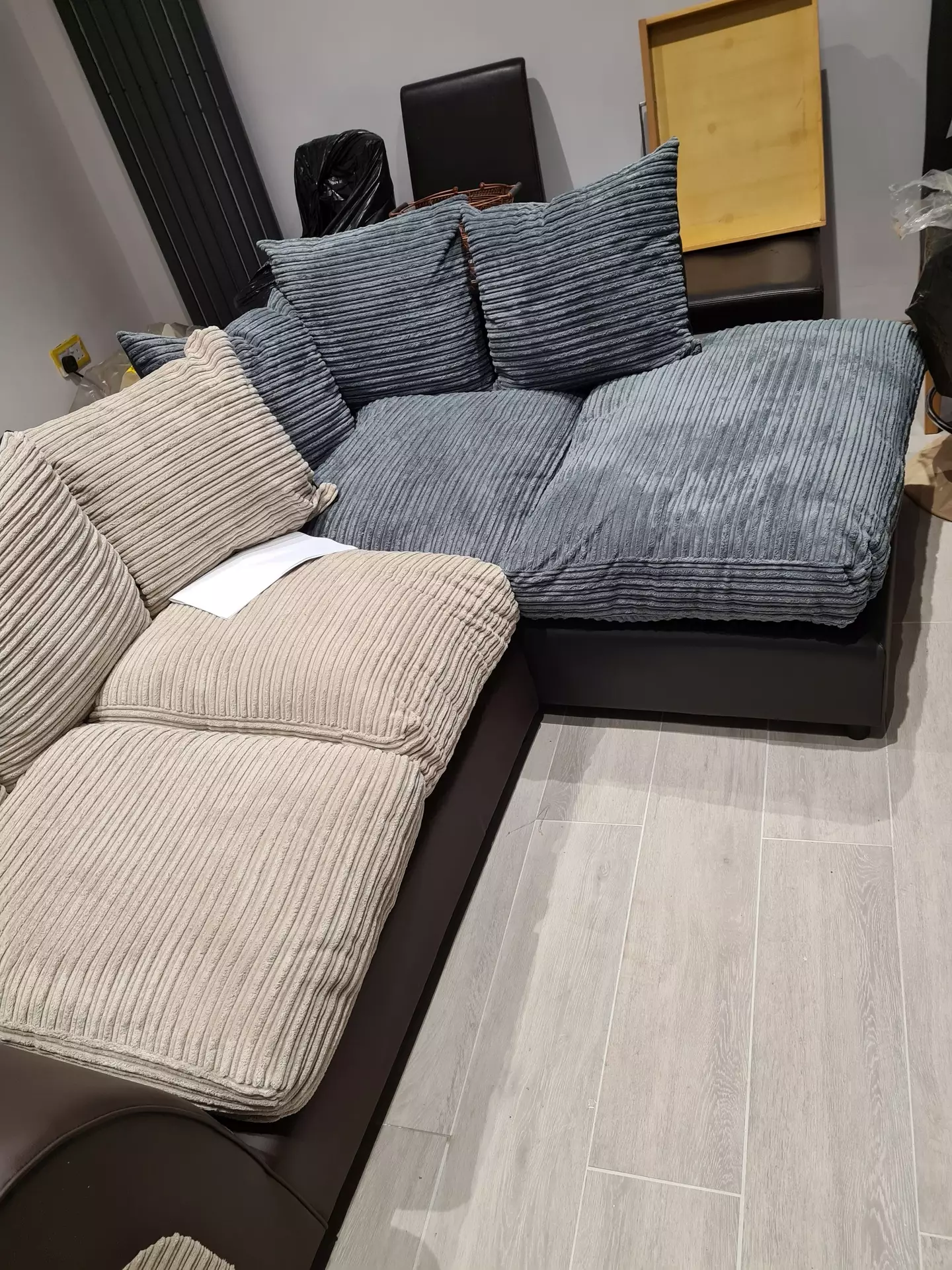 The sofa arrived in two different colours (