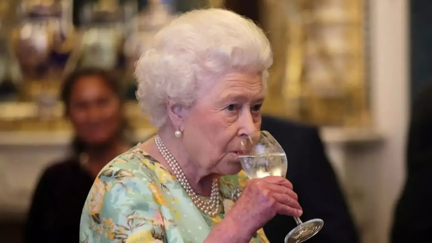 Queen Elizabeth's Platinum Jubilee will see pubs, bars, and clubs stay open late. (