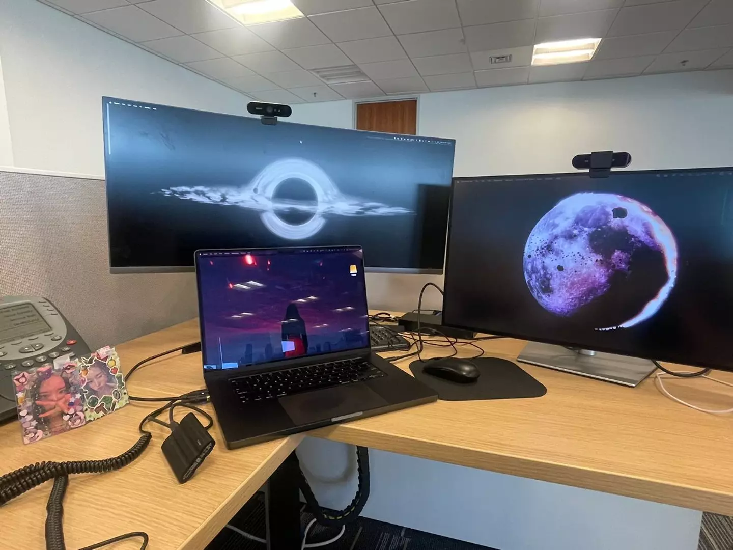 One woman opened up about her latest office politics saga - which had something to do with her work desk (X/@qnoodledoodles)