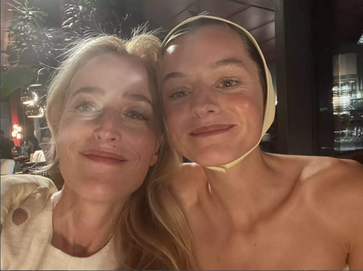 Emma posed with fellow The Crown star Gillian Anderson (