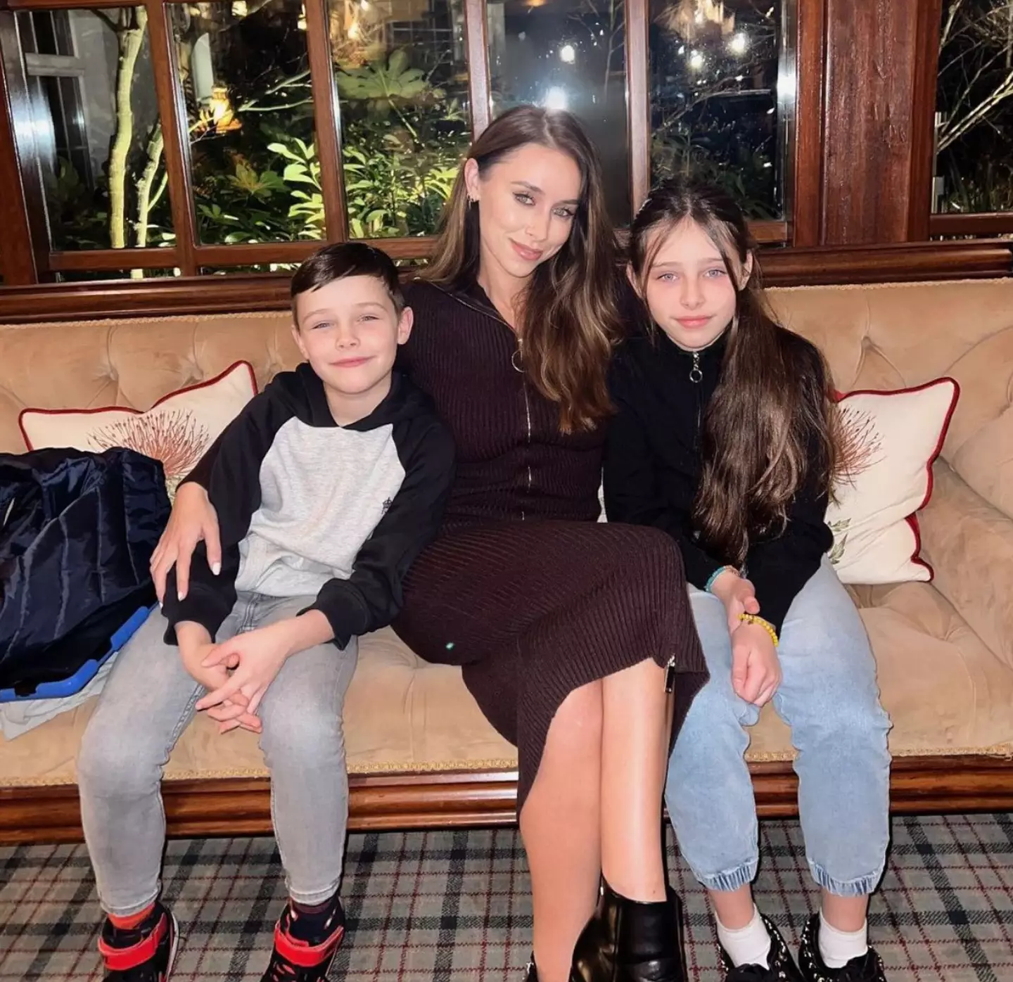 Una has been spending time with her children.