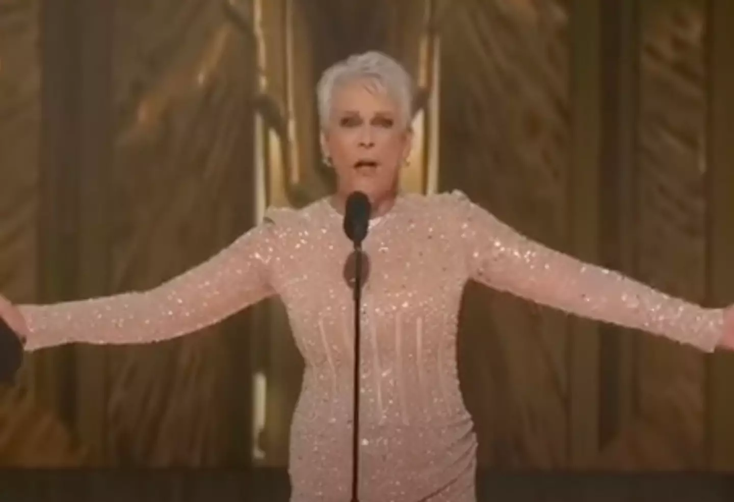 Jamie Lee Curtis won the Oscar for Best Supporting Actress.