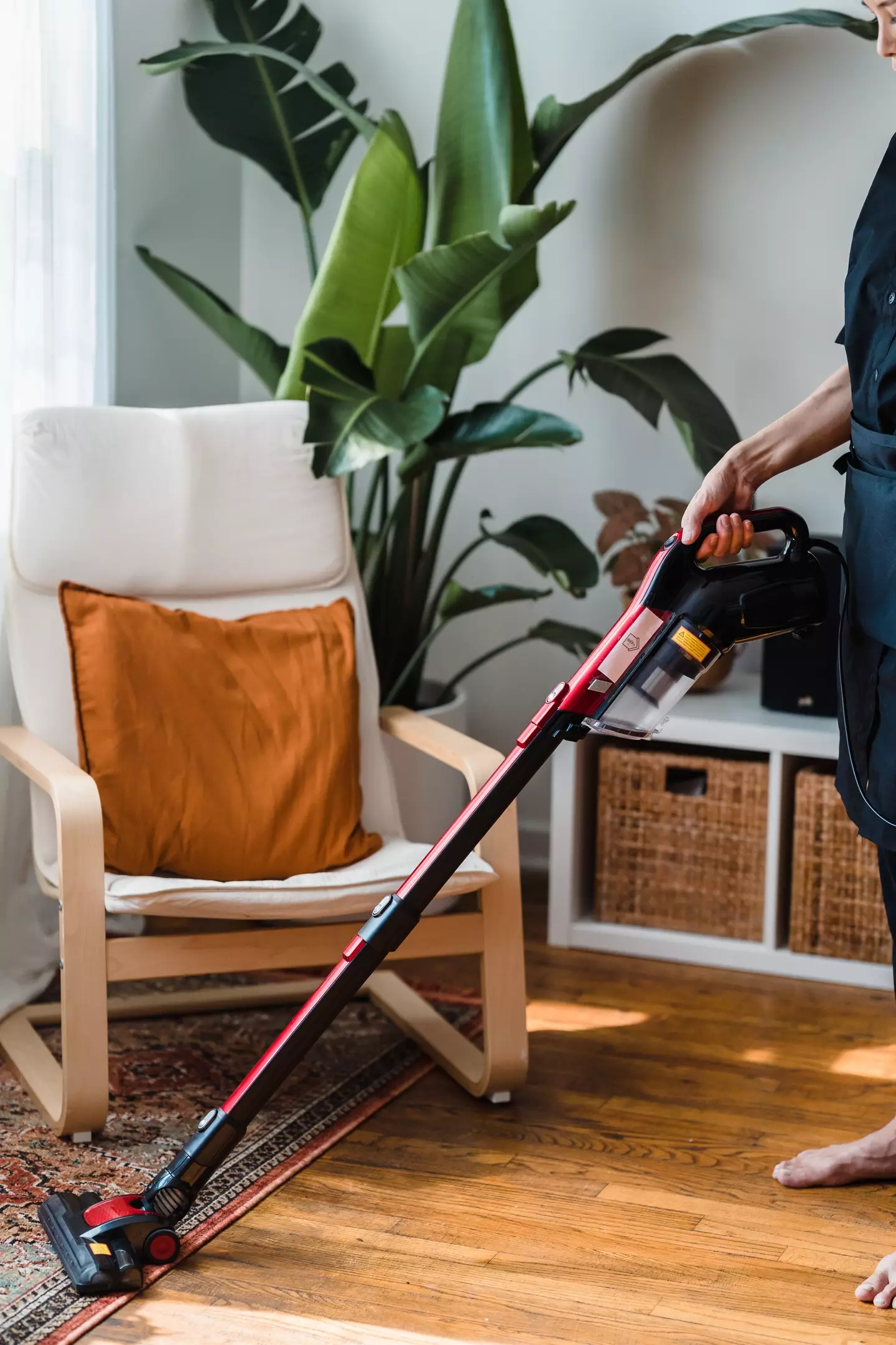 Do you use a cordless or corded hoover?