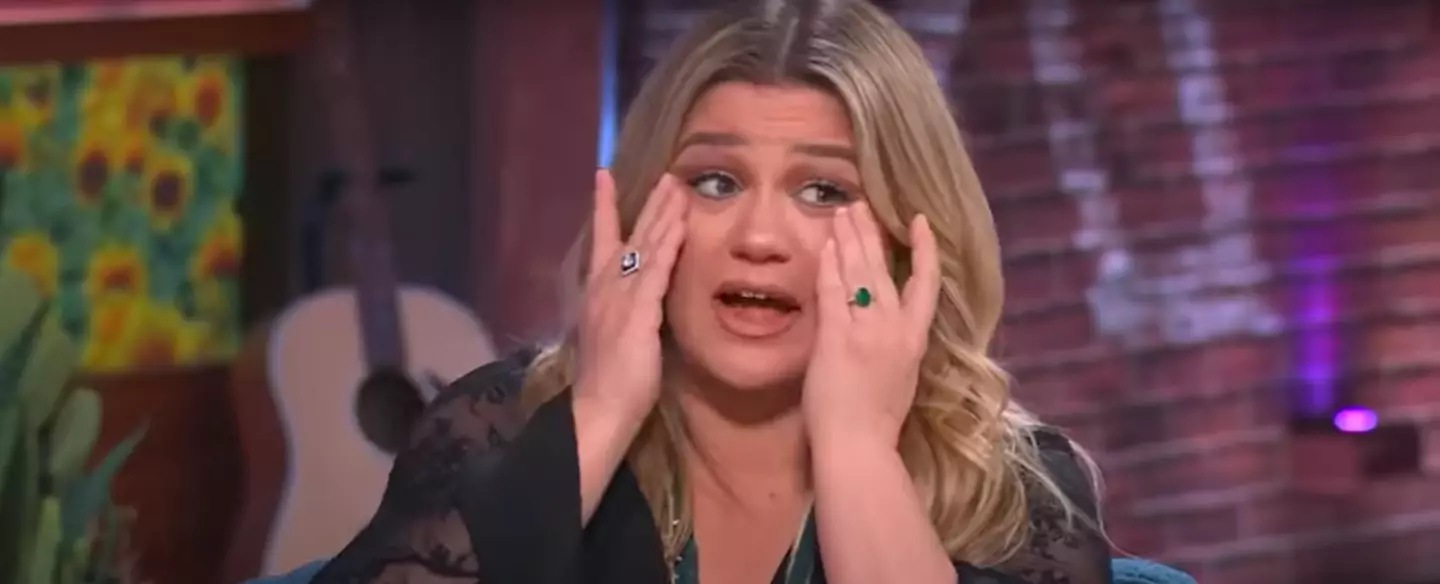 Kelly Clarkson was left in tears after Henry Winkler had some words of encouragement for her daughter.