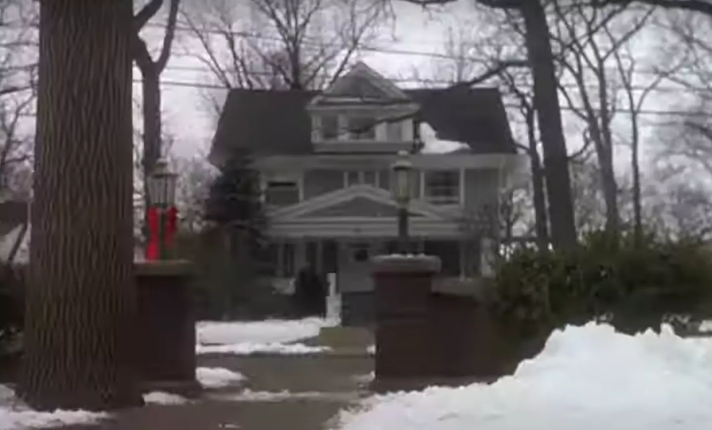 That wreath is on the house across the road from Kevin in Home Alone.