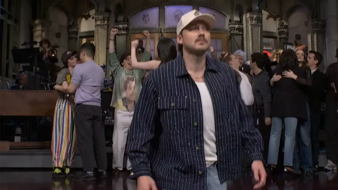 Reason why Morgan Wallen abruptly walked off SNL stage during credits before everyone else