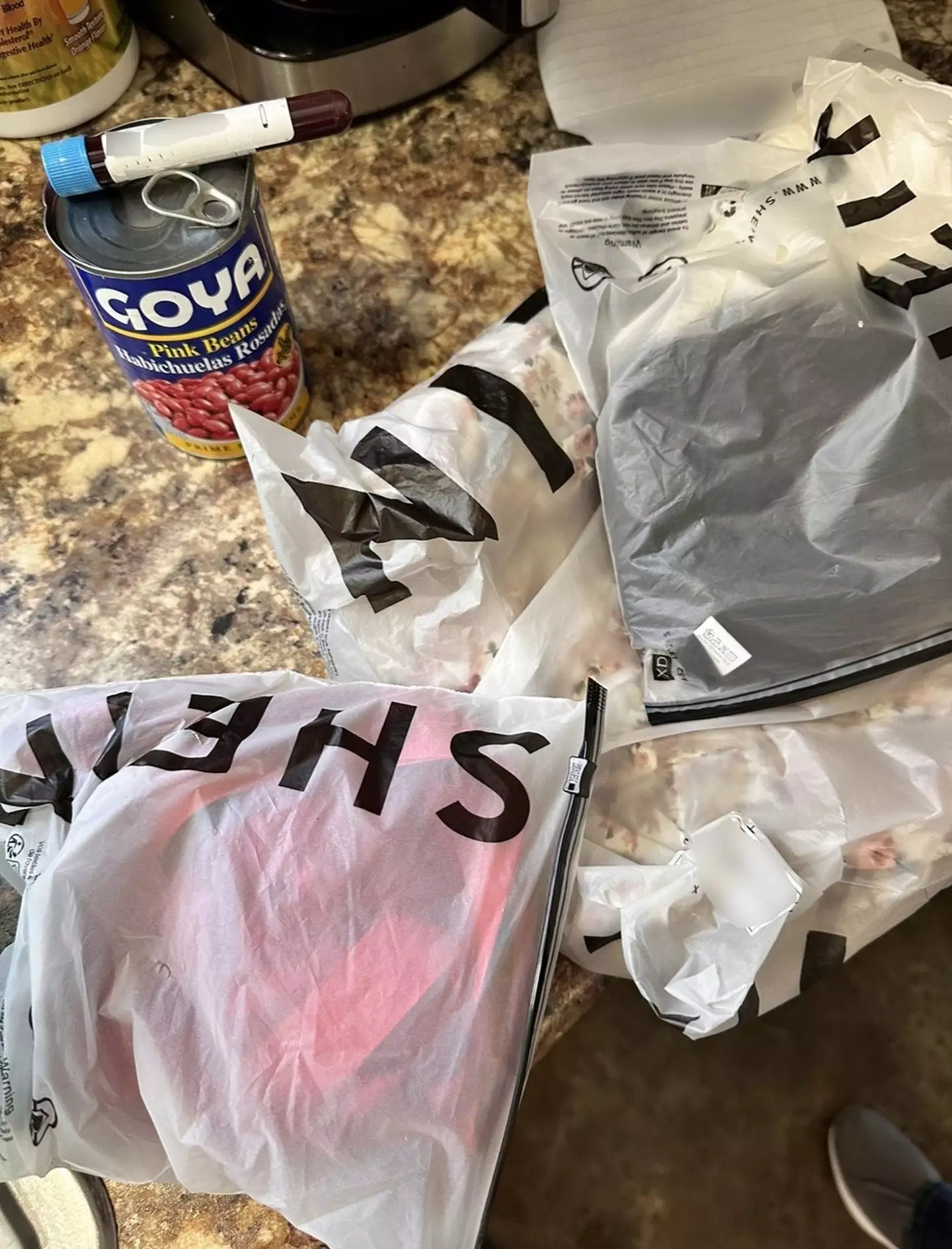 Anna claims there was also a can of beans in the order.