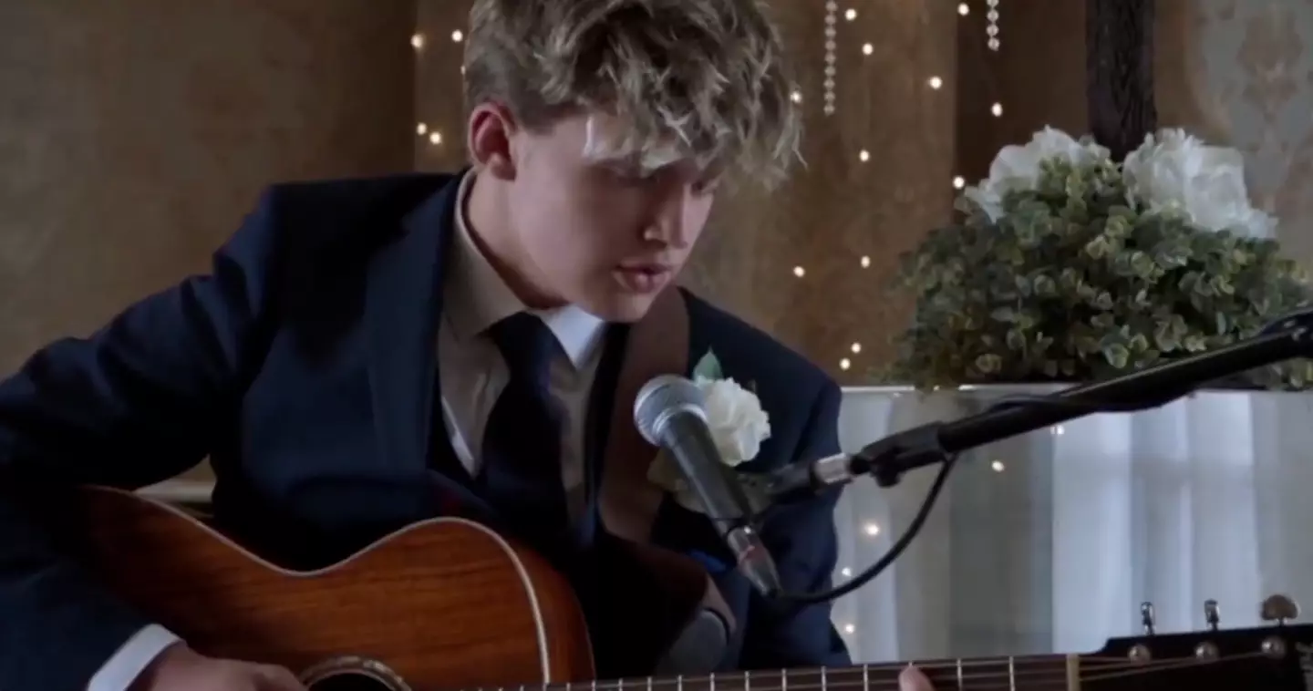 Neil performed 'Blackbird' (BBC)